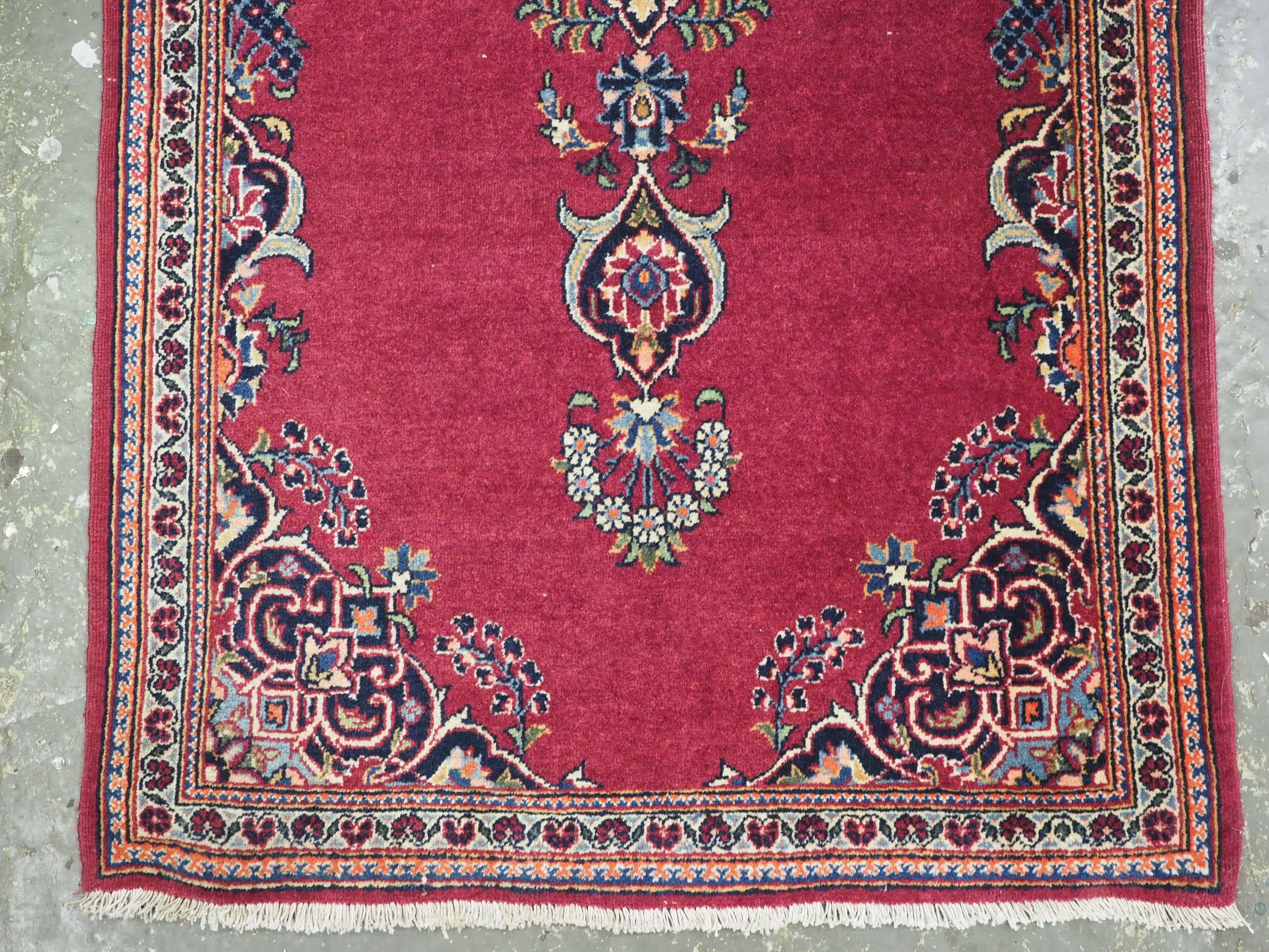 Antiker Kashan-Teppich mit traditionellem Design, um 1900. (Frühes 20. Jahrhundert) im Angebot