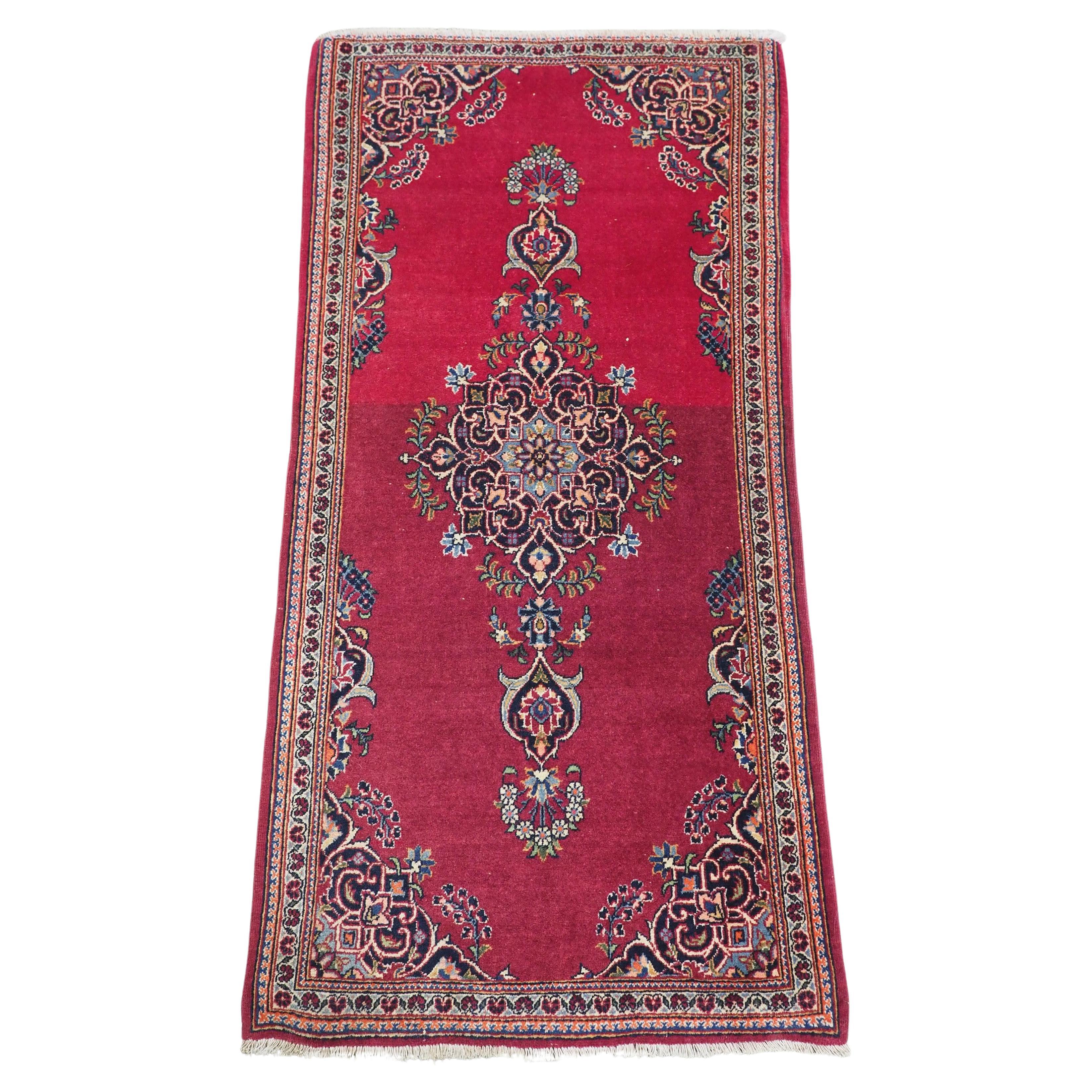 Antiker Kashan-Teppich mit traditionellem Design, um 1900. im Angebot
