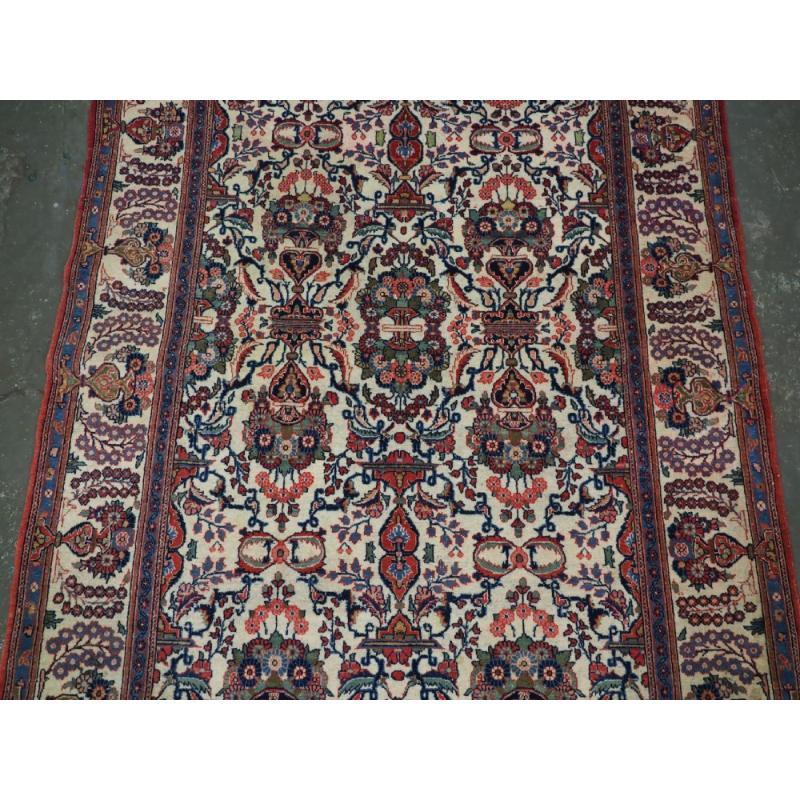 Tapis Kashan ancien avec motif de fleurs et de vase, vers 1920 Excellent état - En vente à Moreton-In-Marsh, GB