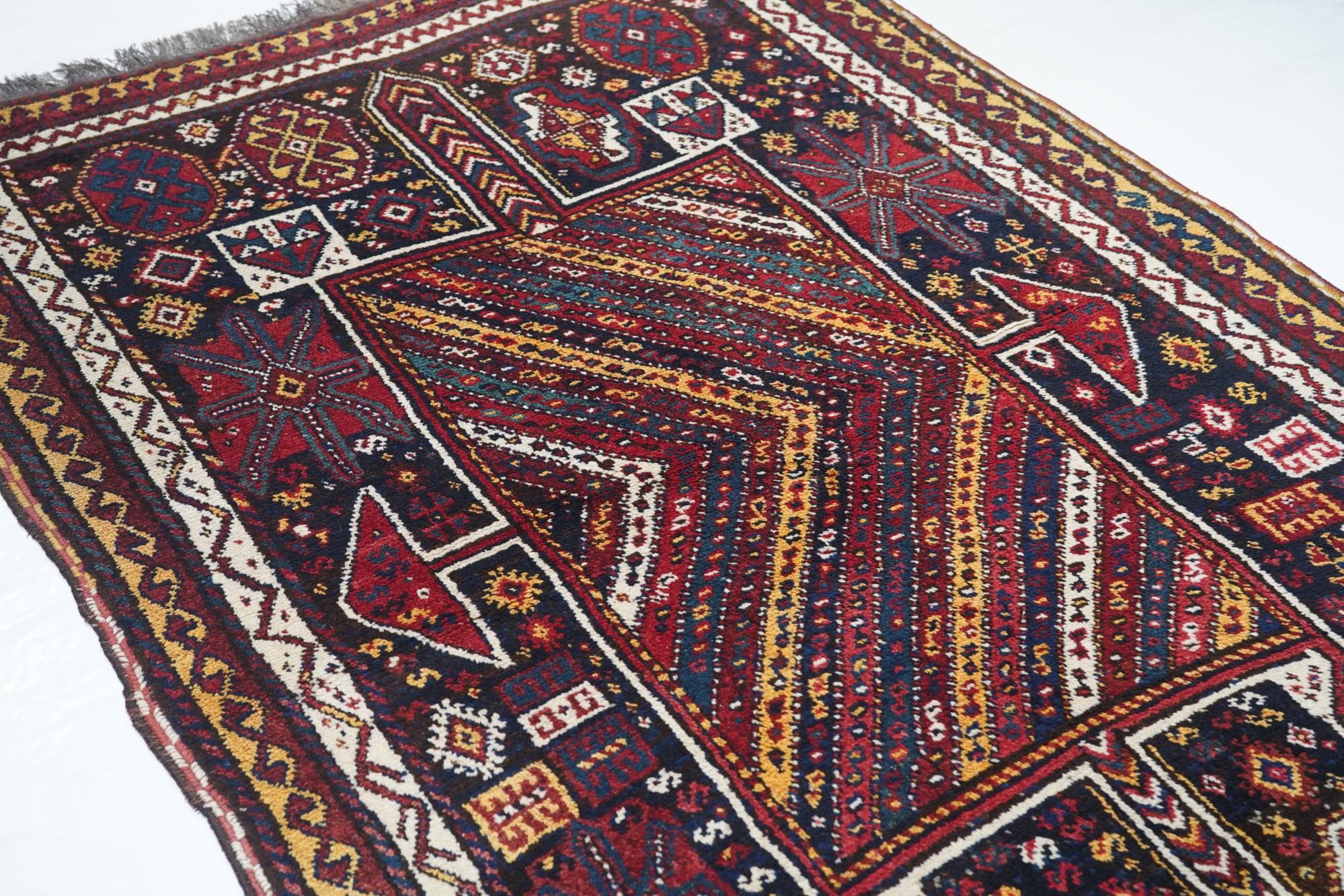 Antique Kashkai Shiraz Rug For Sale 1