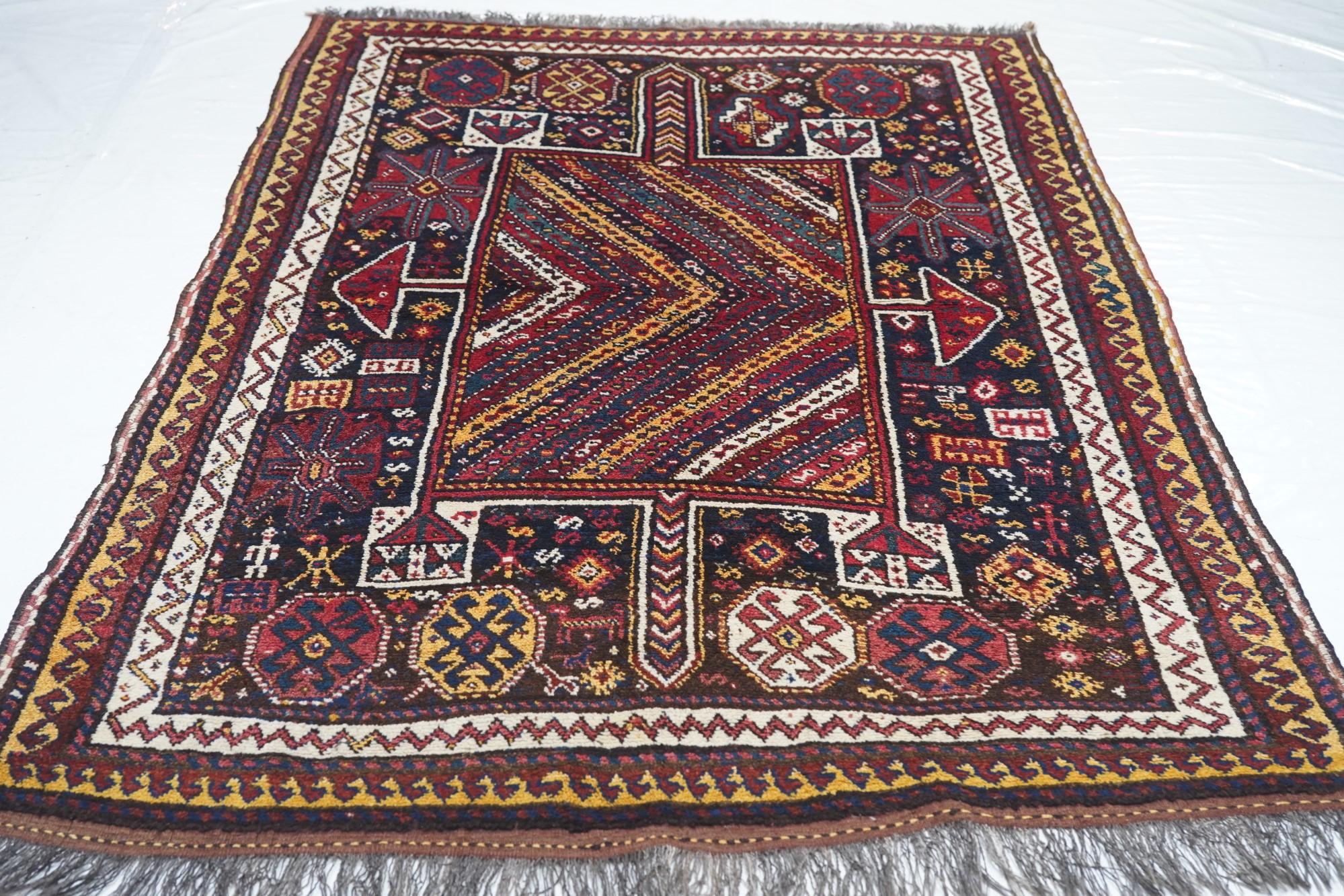 Antique Kashkai Shiraz Rug For Sale 2