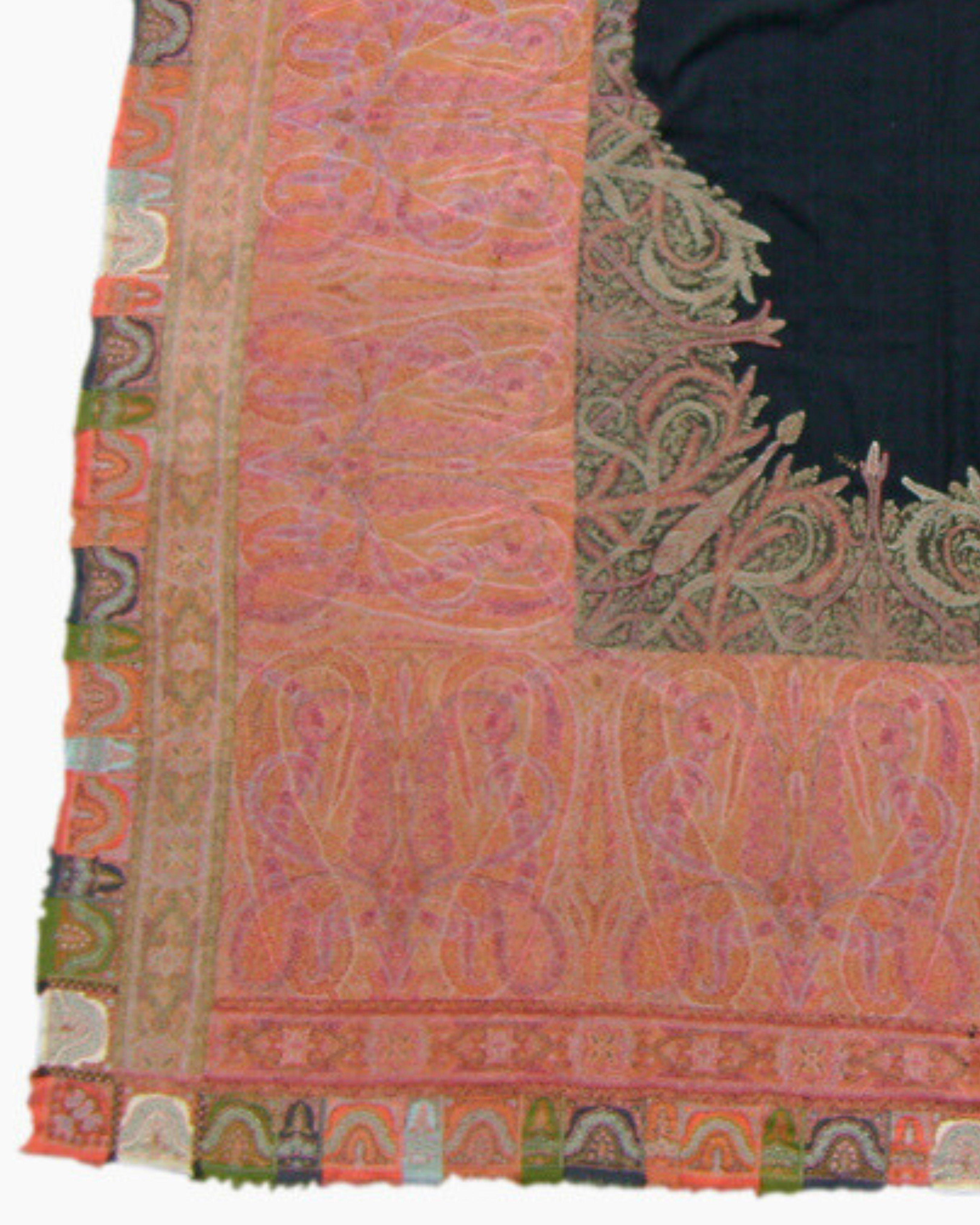 Antique Kashmir Shawl, Mid-19th Century In Good Condition For Sale In San Francisco, CA