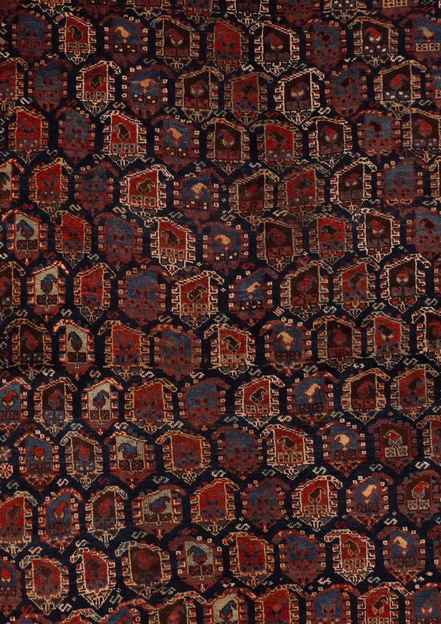 Les tapis cachemiriens sont un type de tapis en laine noués à la main, originaires de la région du Cachemire, en Inde. Ces tapis sont très prisés pour leurs designs complexes, leur artisanat exquis et leur toucher luxueux. Les tapis du Cachemire ont