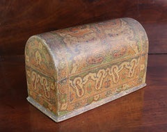 Antike Kaschmir-Kuppelschachtel mit Deckel. Ende 19. Jahrhundert