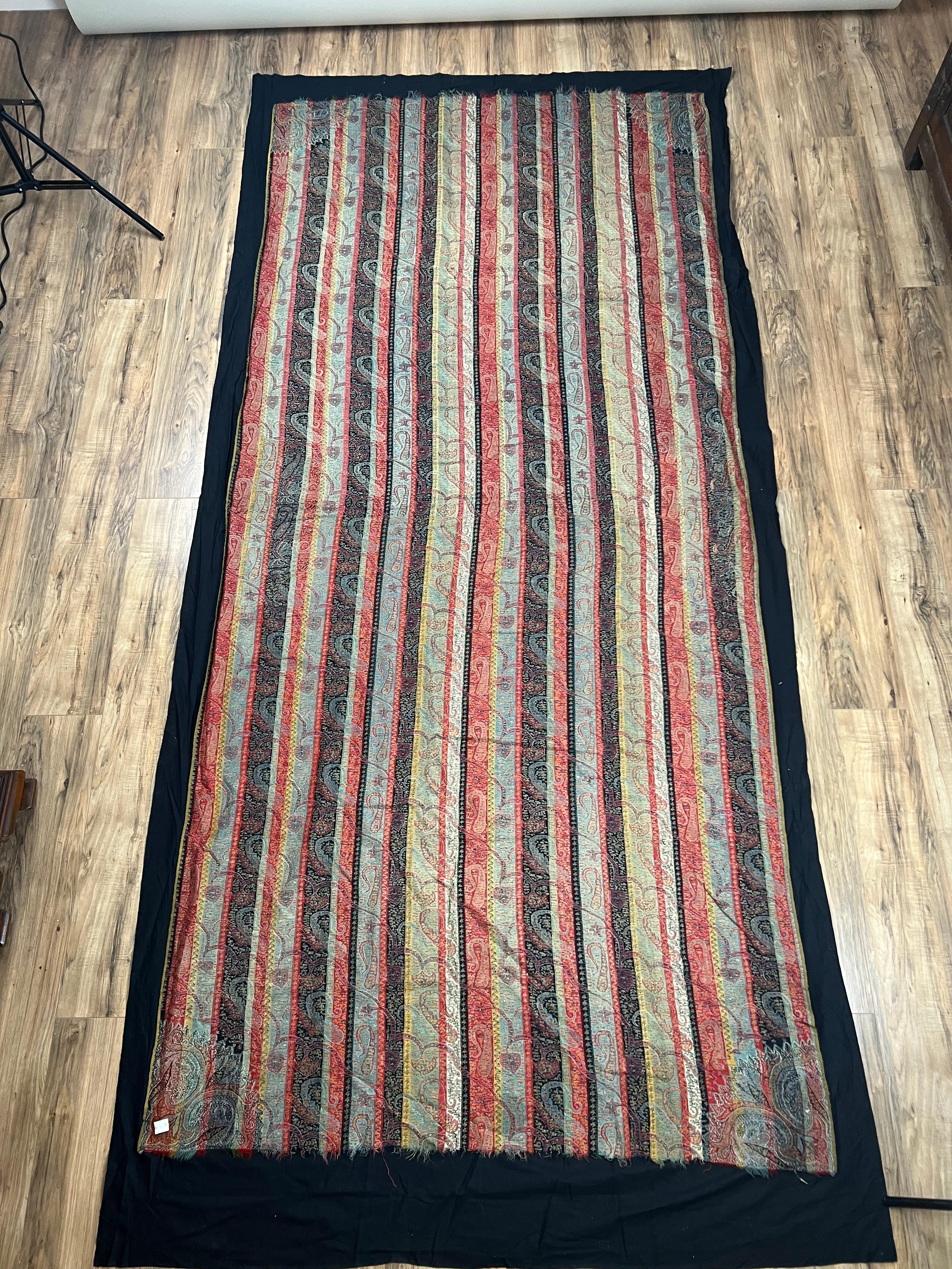 Anglo-indien Châle ancien en laine Kashmiri Kani  Boteh Design rayé  A.I.C. Fin du 19e siècle en vente