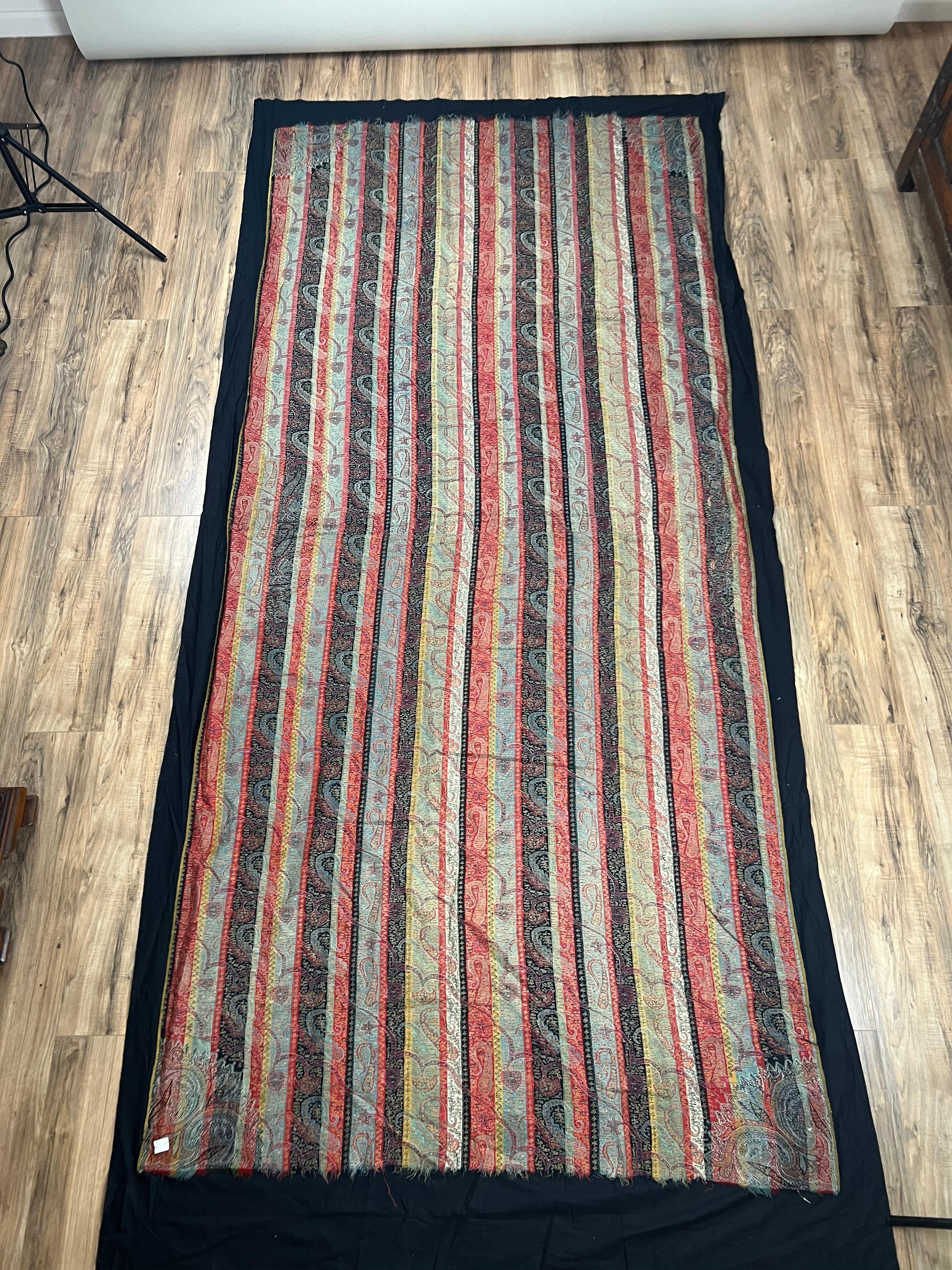Indien Châle ancien en laine Kashmiri Kani  Boteh Design rayé  A.I.C. Fin du 19e siècle en vente