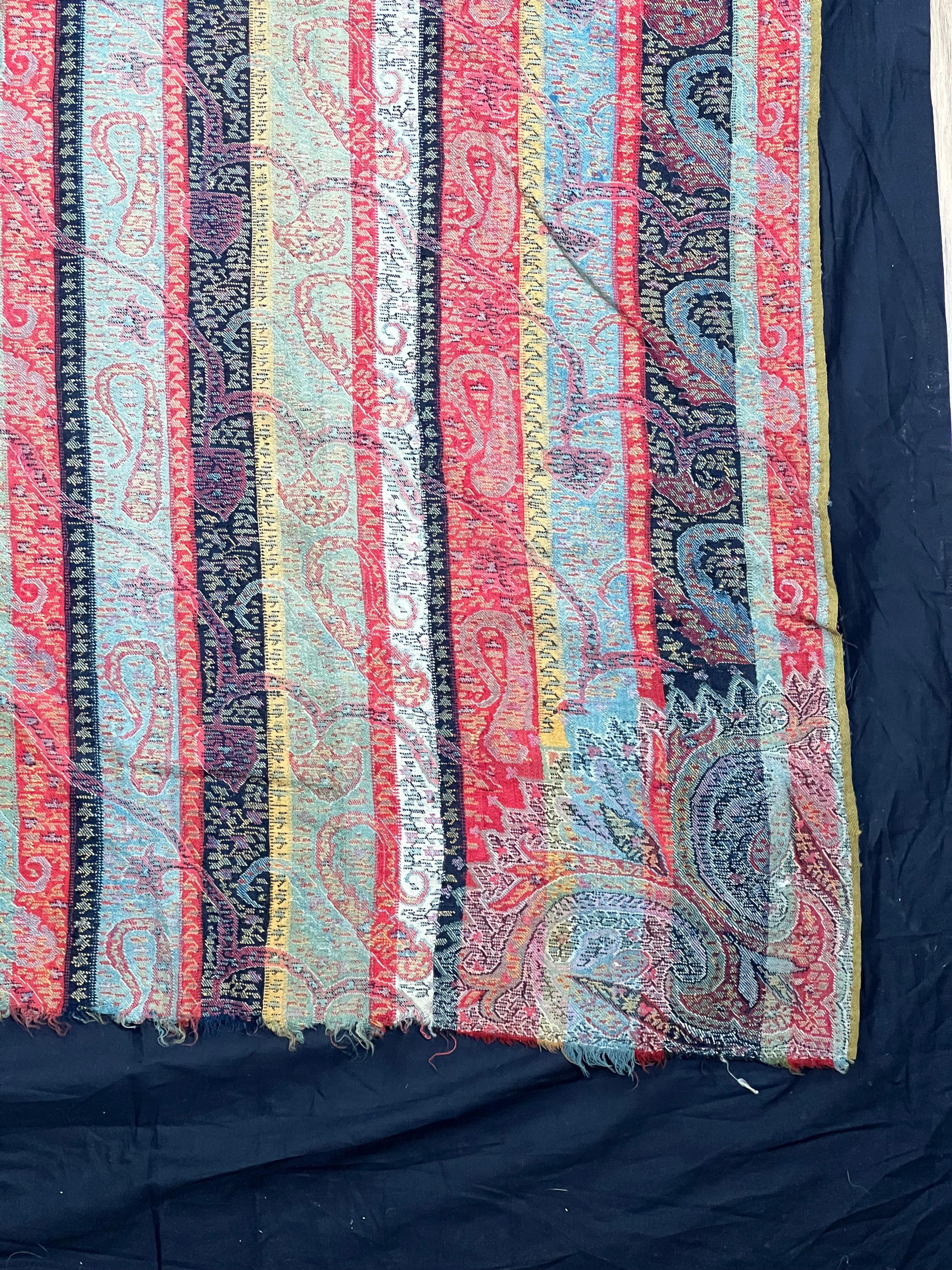 Noué à la main Châle ancien en laine Kashmiri Kani  Boteh Design rayé  A.I.C. Fin du 19e siècle en vente