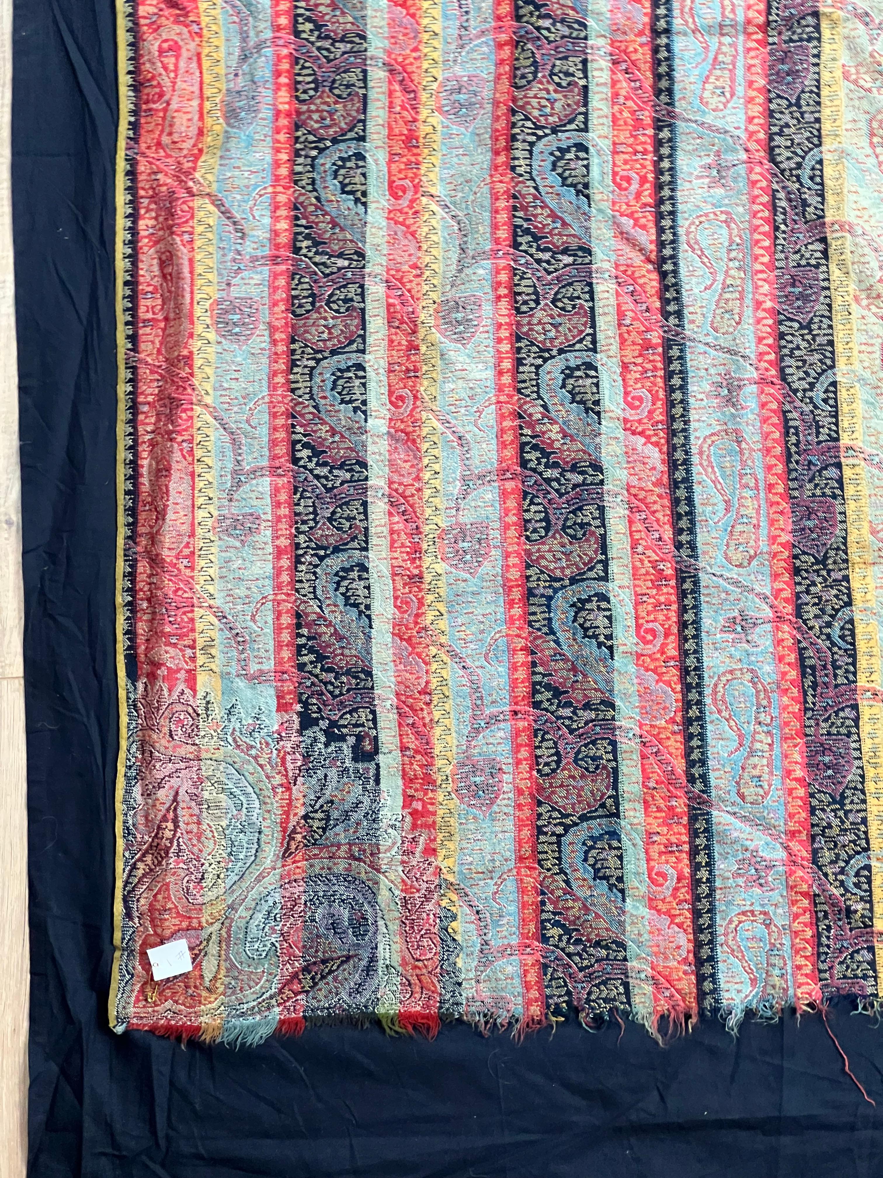 Châle ancien en laine Kashmiri Kani  Boteh Design rayé  A.I.C. Fin du 19e siècle Bon état - En vente à Westfield, MA