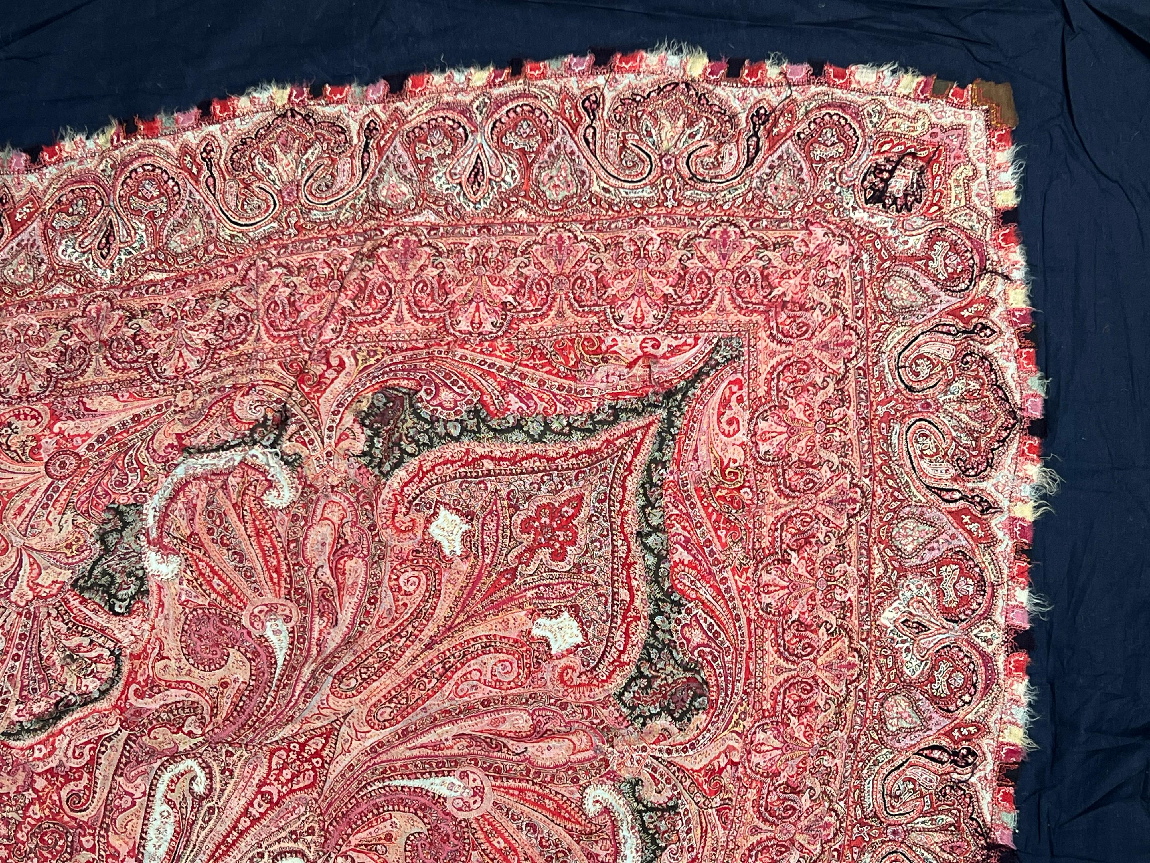 Antiker Kashmiri Kani gewebter quadratischer Schal   Indien um 1870 - 1890 (Stickerei) im Angebot