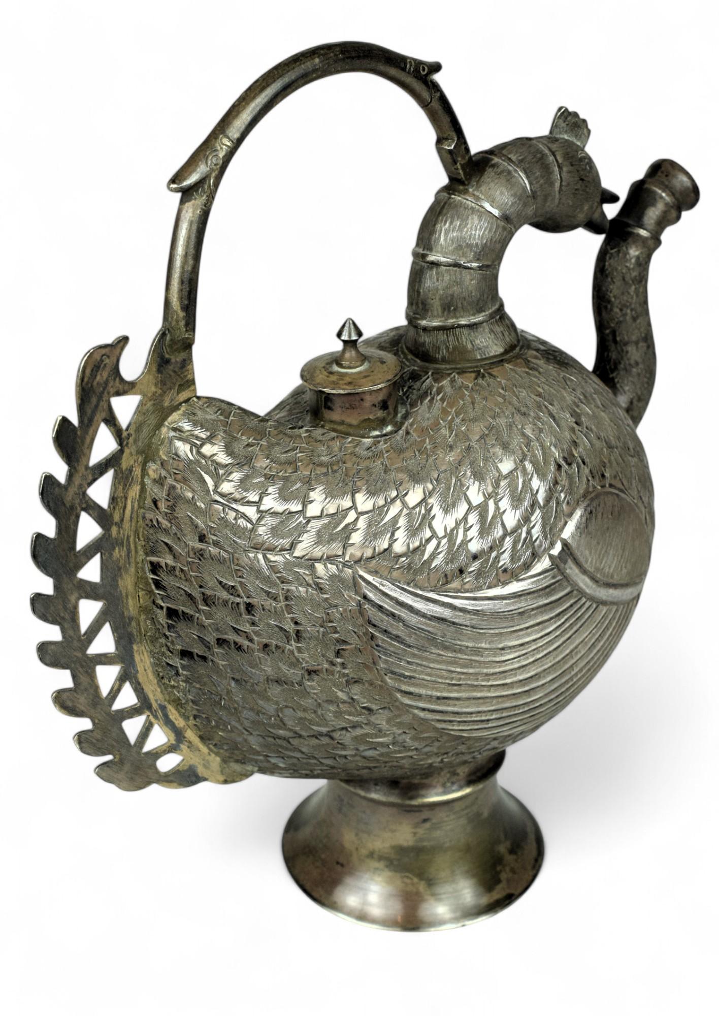 Antique Kashmiri Silver Bird-Shaped Ewer Vessel Circa Early 20th century In Good Condition For Sale In Islamabad, PK