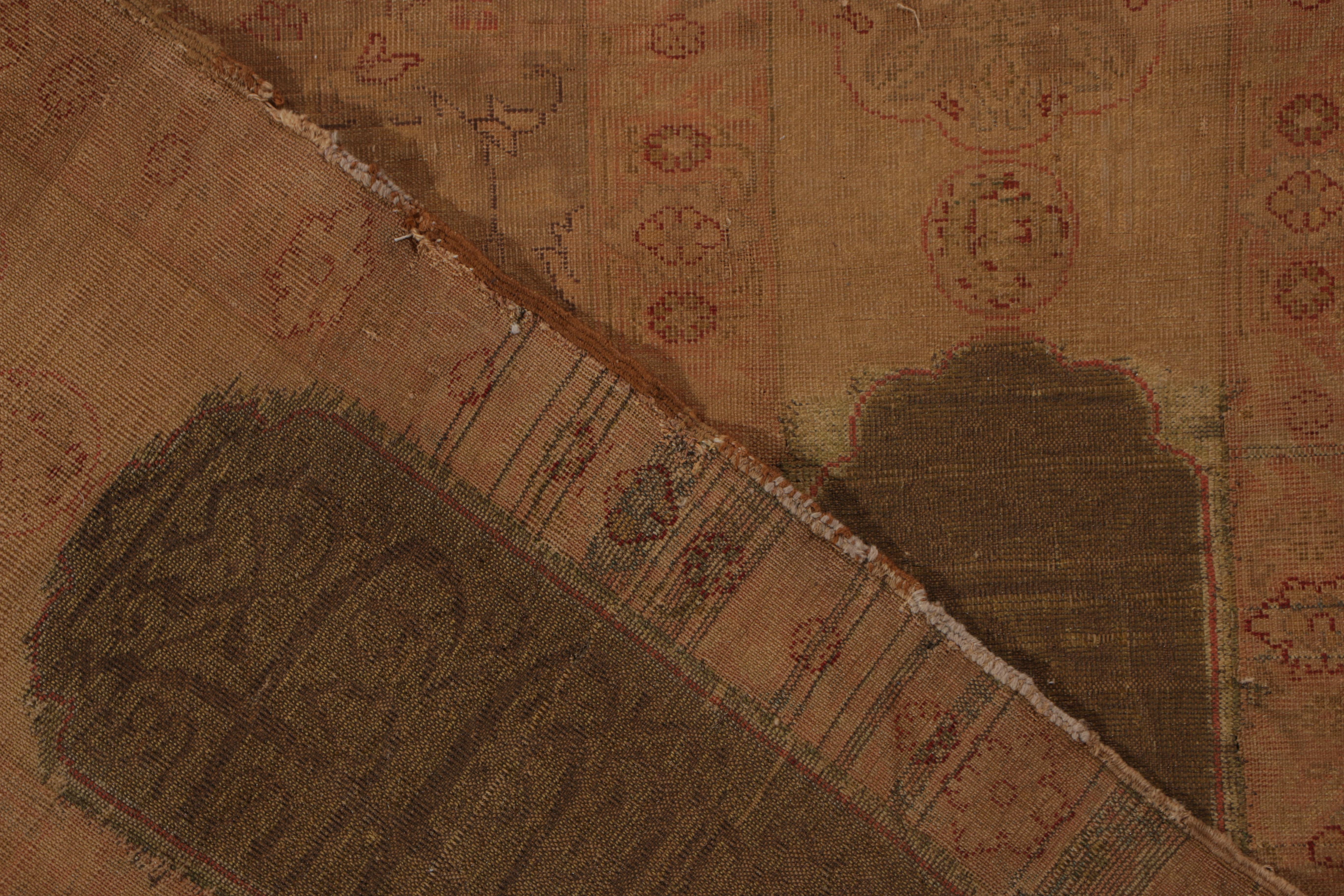 Tappeto antico di Kayseri con motivo floreale verde-marrone all over in vendita 3