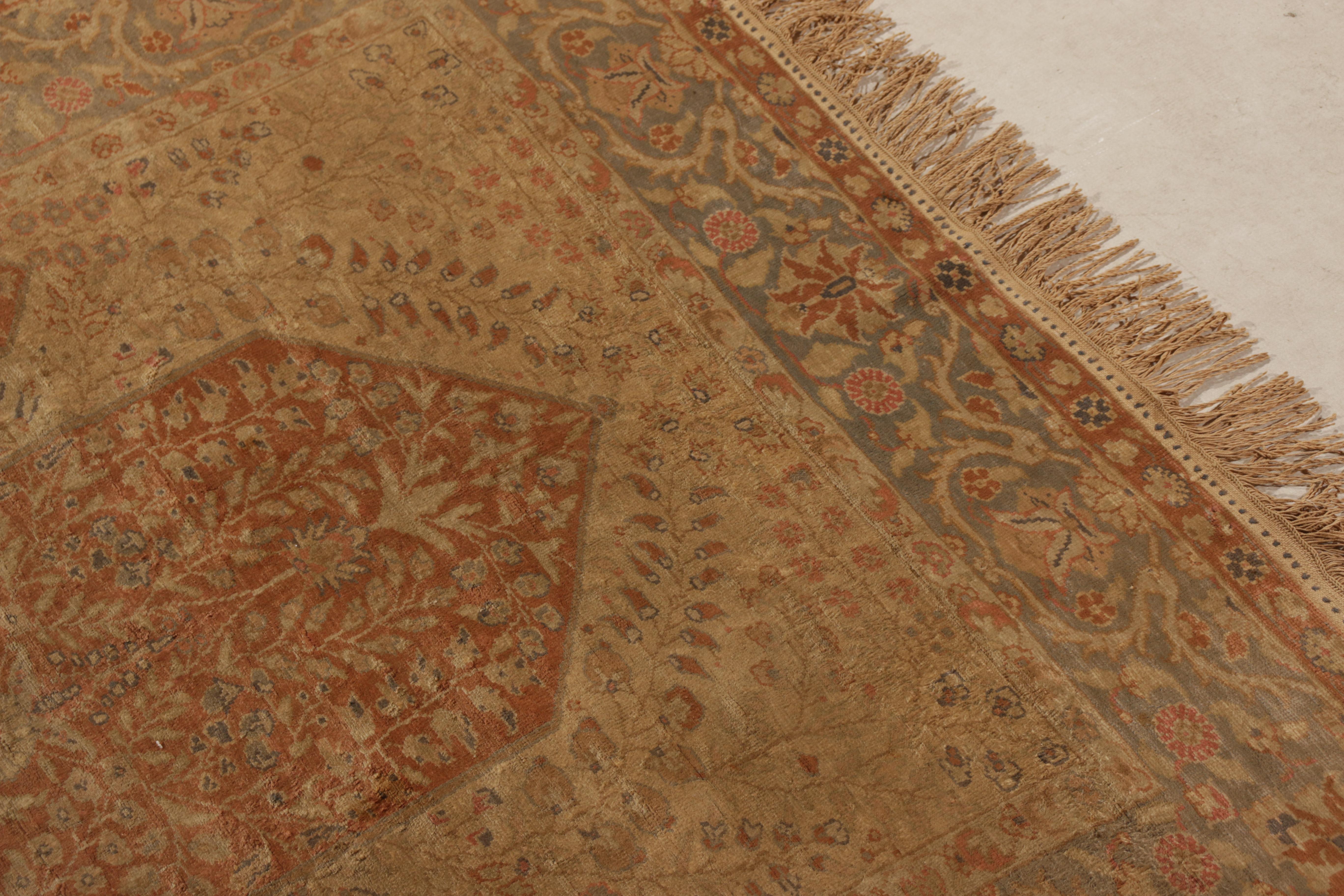 Antiker antiker Kayseri-Teppich in Orange und Gold mit floralem Medaillonmuster von Teppich & Kelim (Wolle) im Angebot