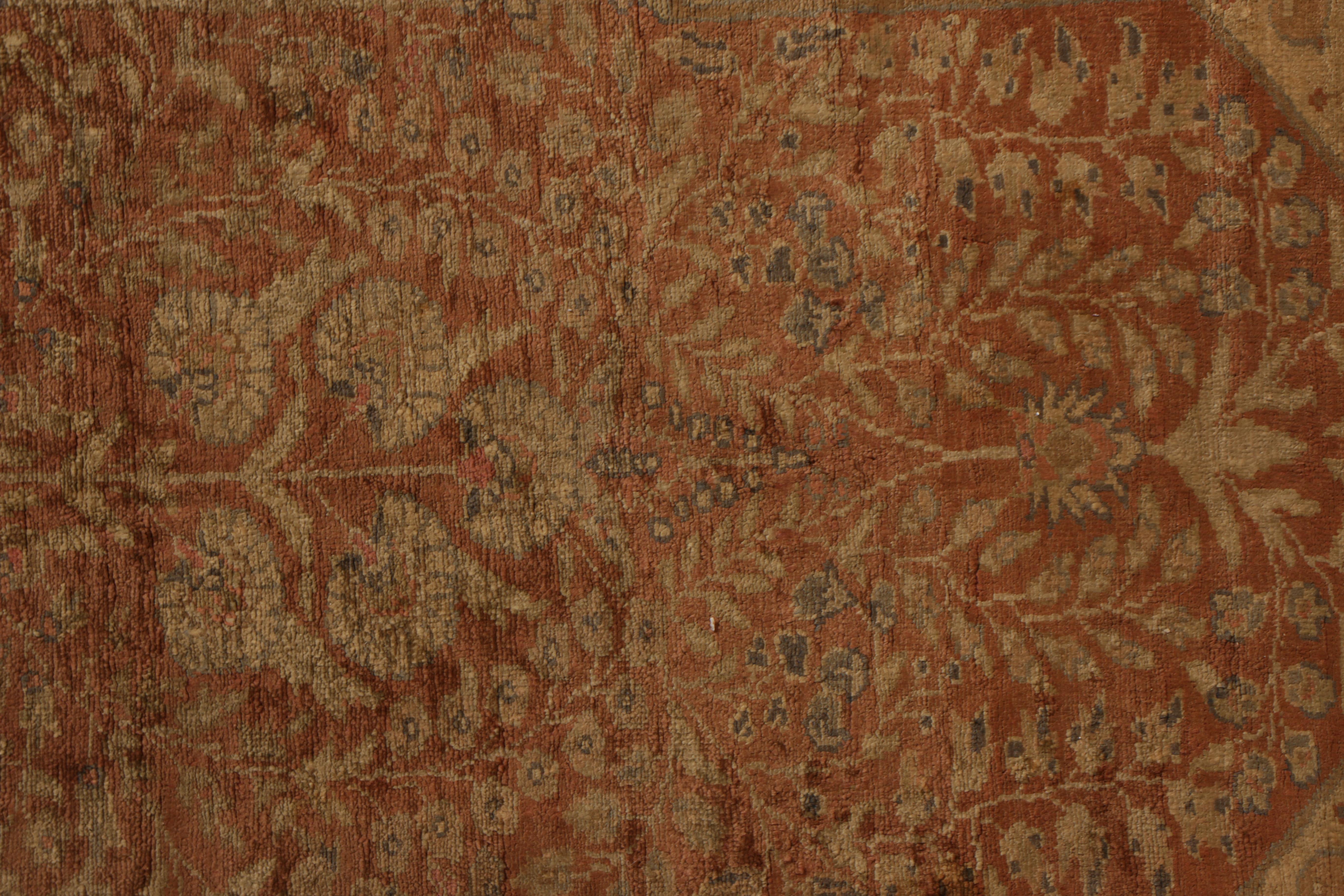 Antiker antiker Kayseri-Teppich in Orange und Gold mit floralem Medaillonmuster von Teppich & Kelim (Türkisch) im Angebot