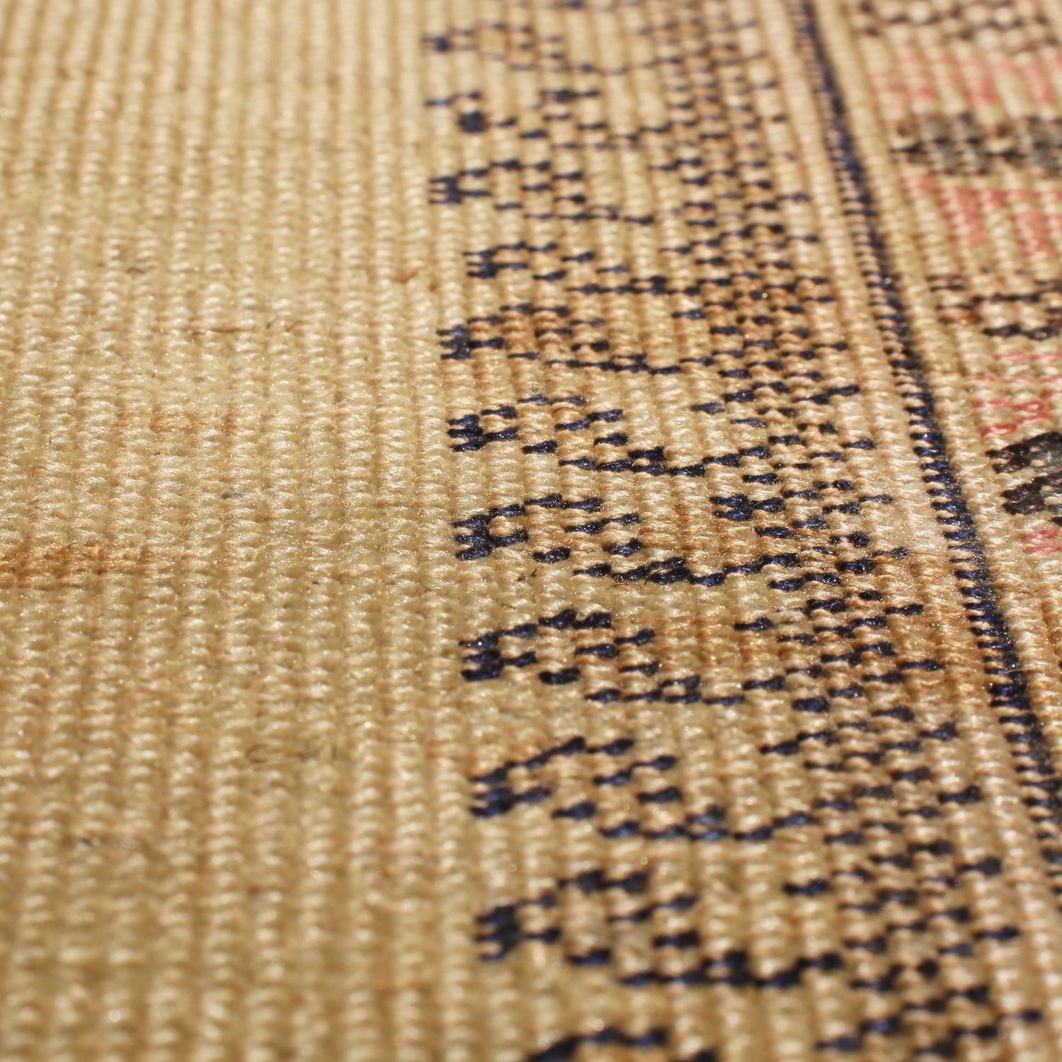 Antiker antiker Kayseri-Teppich aus rosa und goldgrüner Wolle von Teppich & Kelim im Zustand „Gut“ im Angebot in Long Island City, NY