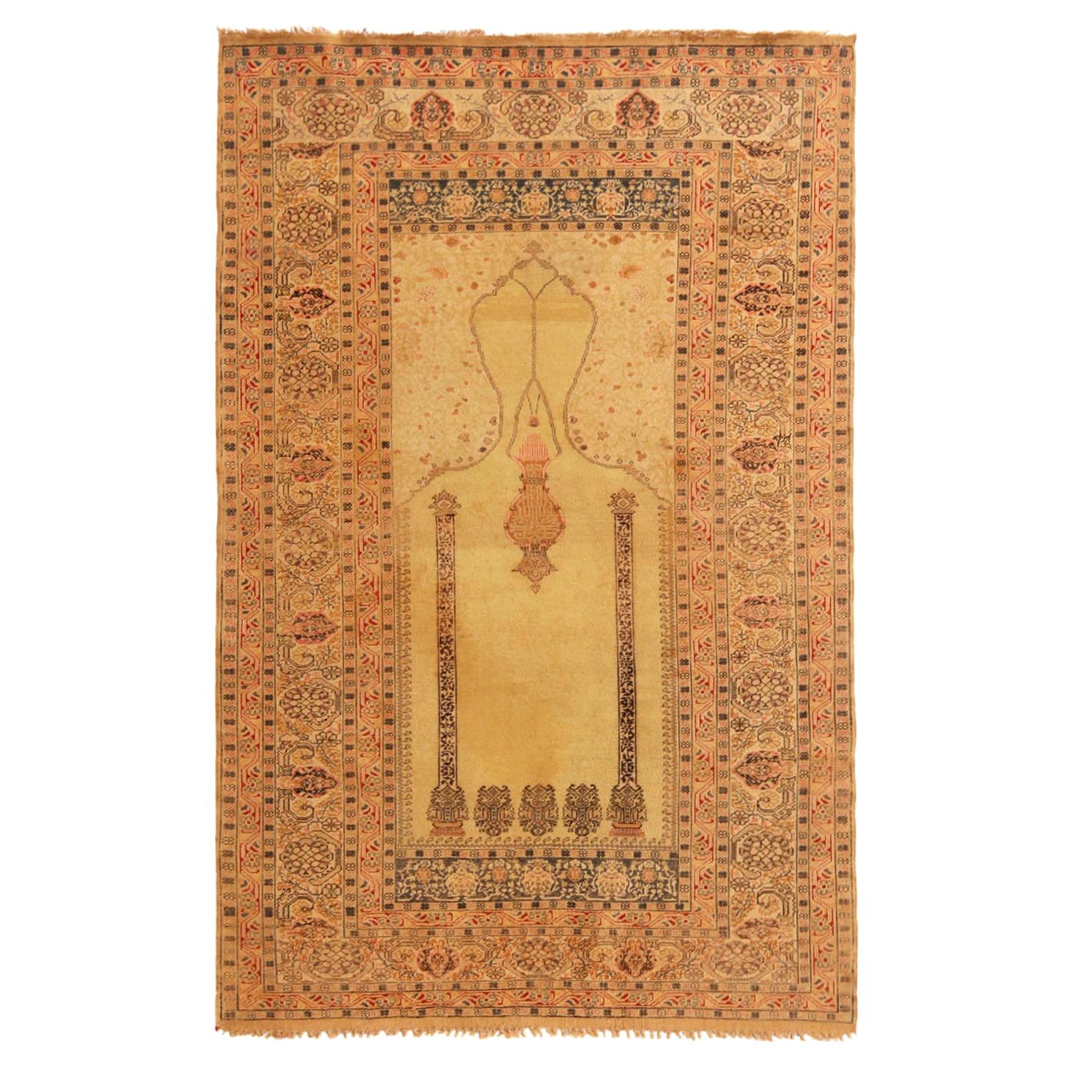 Antiker antiker Kayseri-Teppich aus rosa und goldgrüner Wolle von Teppich & Kelim im Angebot