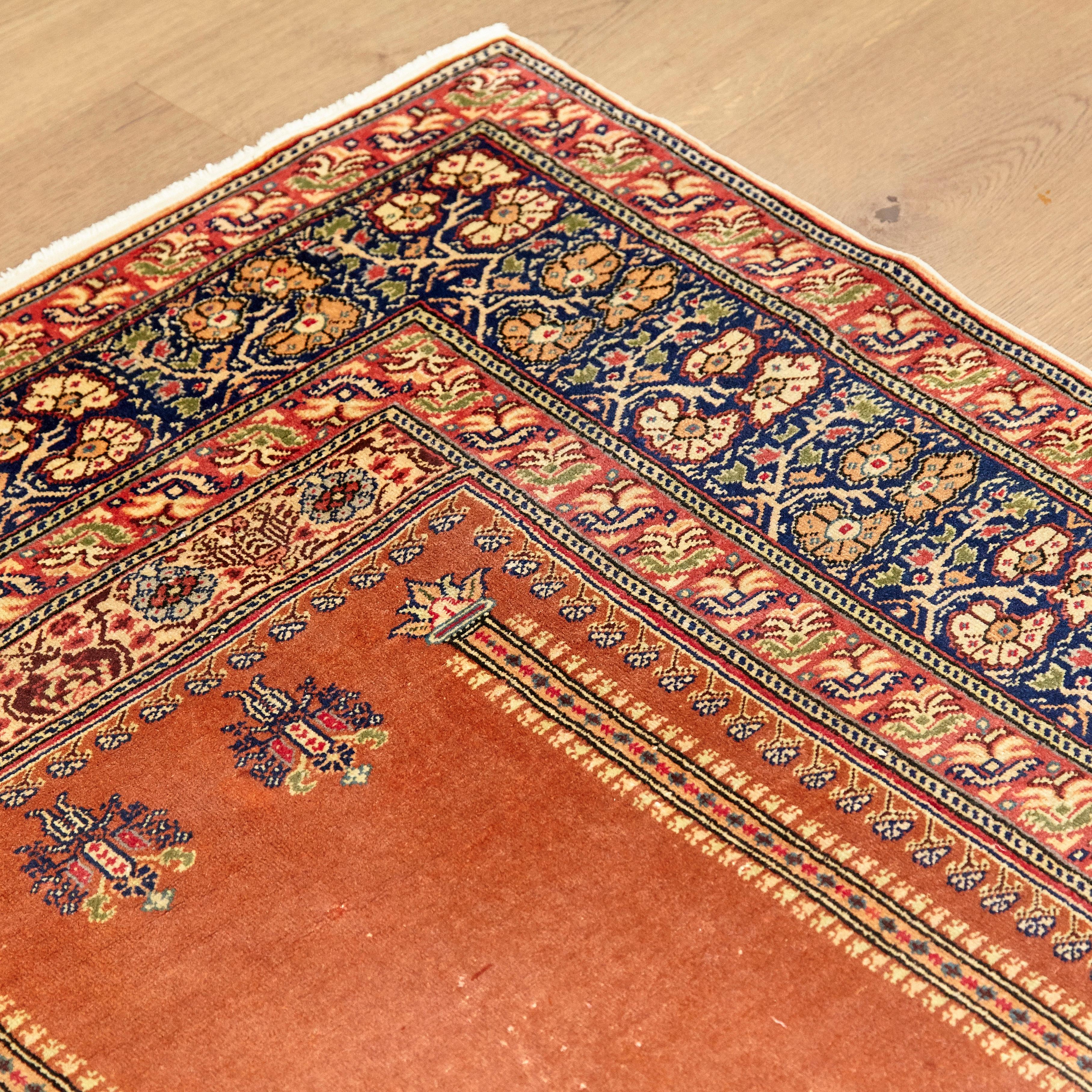 Antique Kaysery Turkey Hand Knotted Wool Rug, circa 1950 In Fair Condition In Barcelona, Barcelona