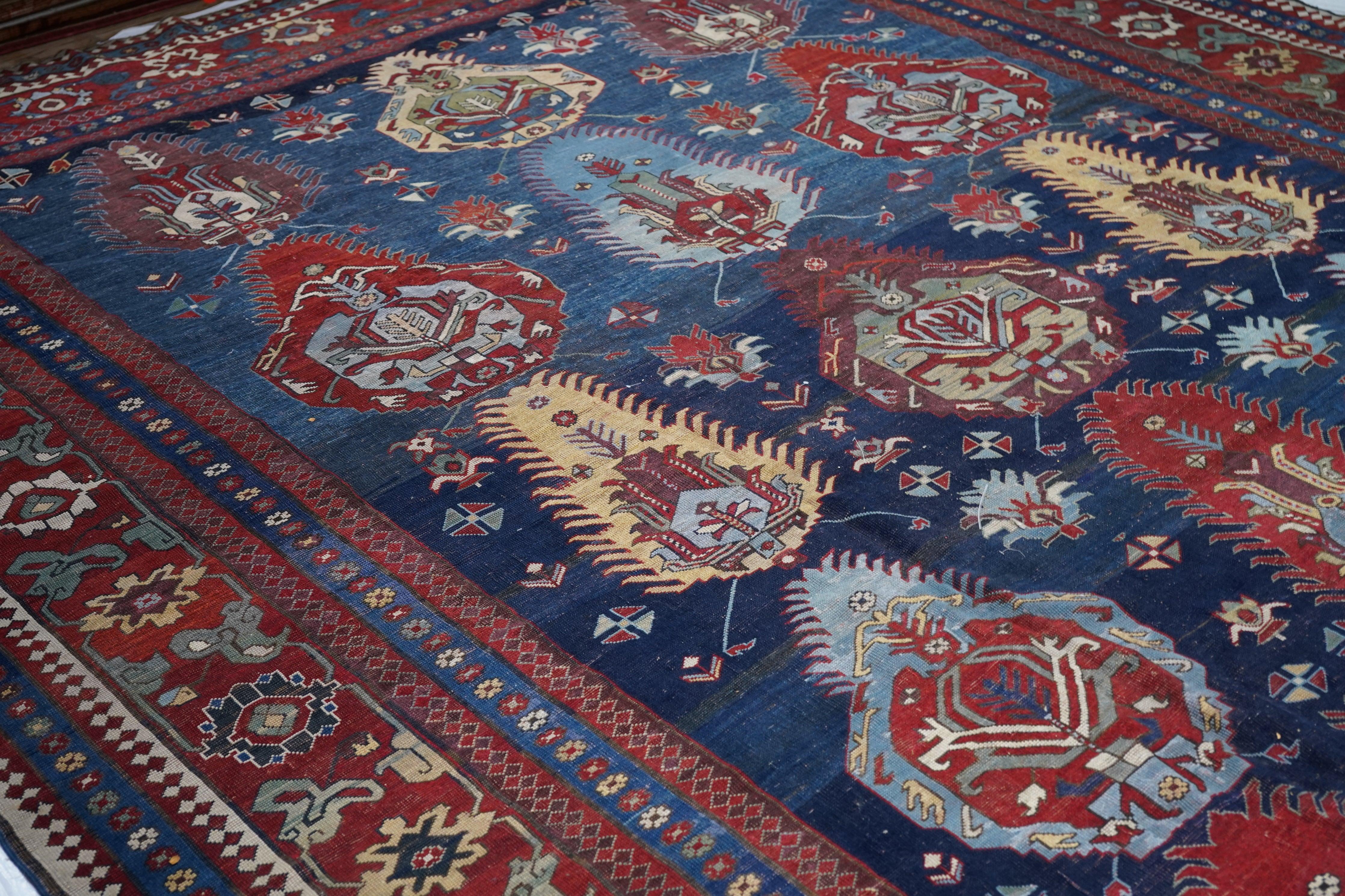 Antico Kazak/Azarbayjan  Tappeto 10'6'' x 17'8'' In condizioni buone in vendita a New York, NY
