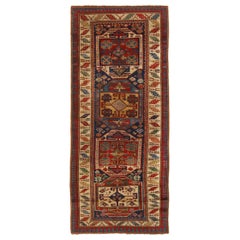 Tapis de couloir en laine géométrique bleu Kazak et beige antique de Rug & Kilim