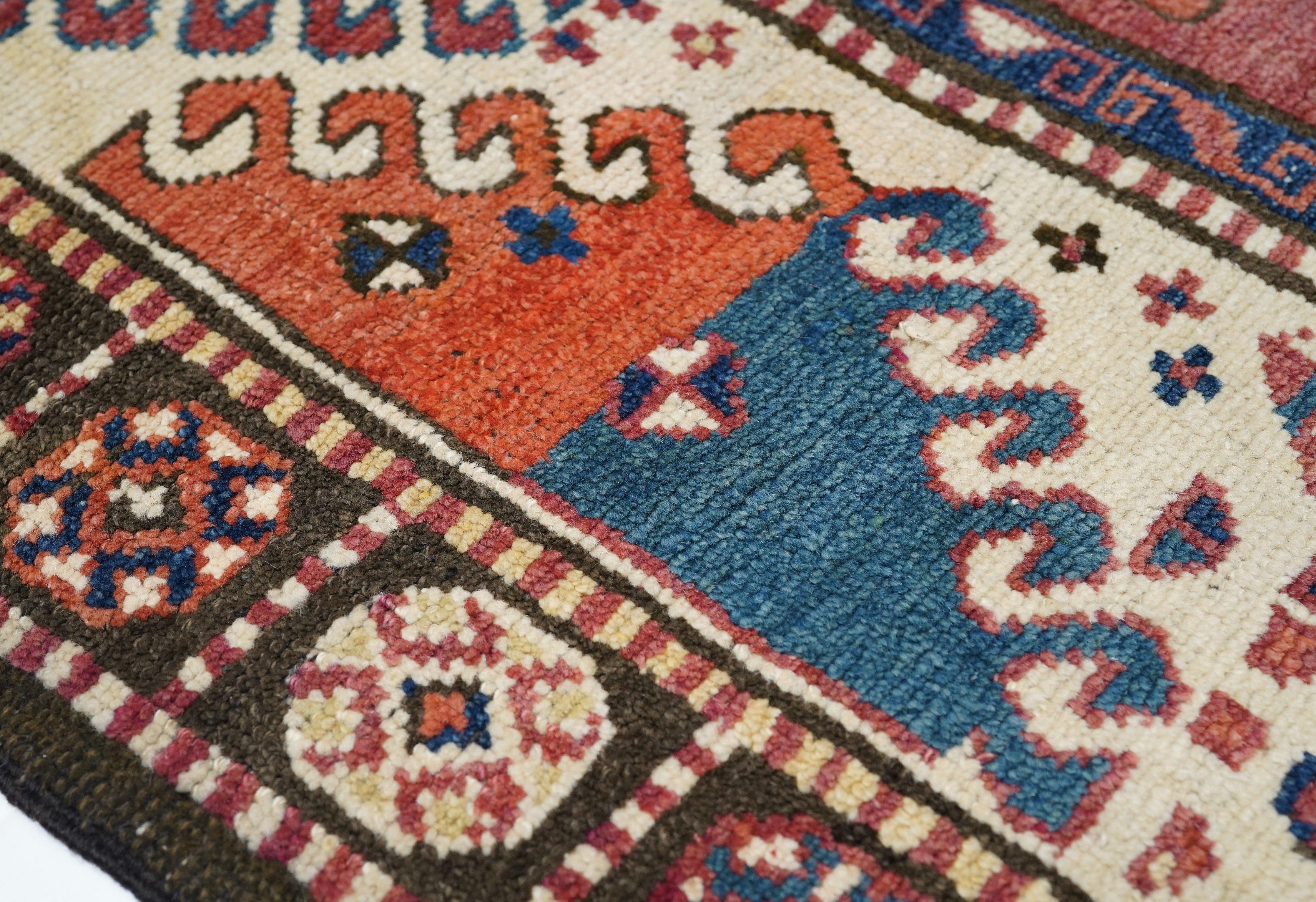 Antique Kazak Borcholo Rug In Excellent Condition For Sale In New York, NY