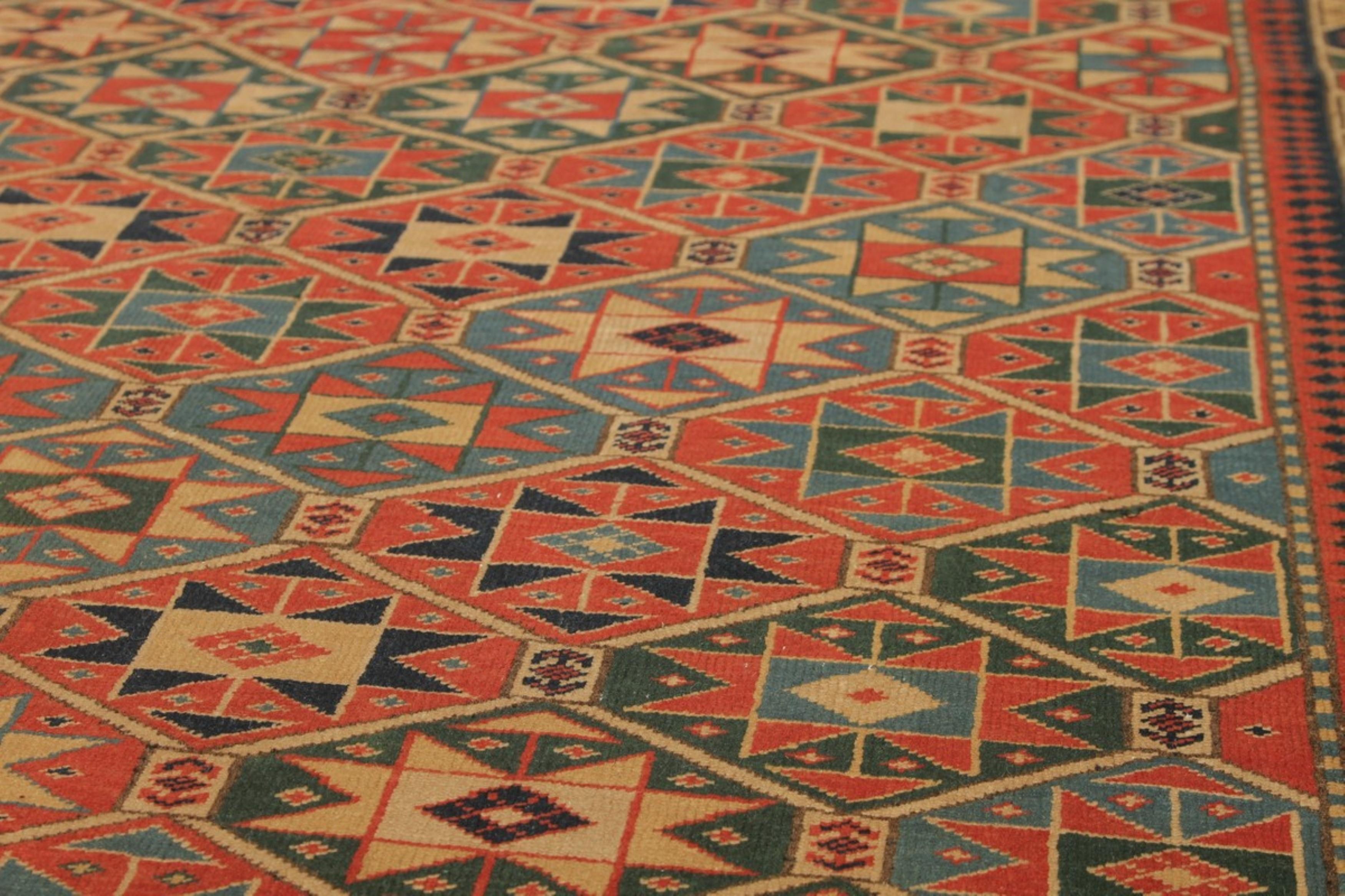 Antiker Kazak-Wollteppich in Geometrisch in Creme, Rot und Blau (Handgeknüpft) im Angebot