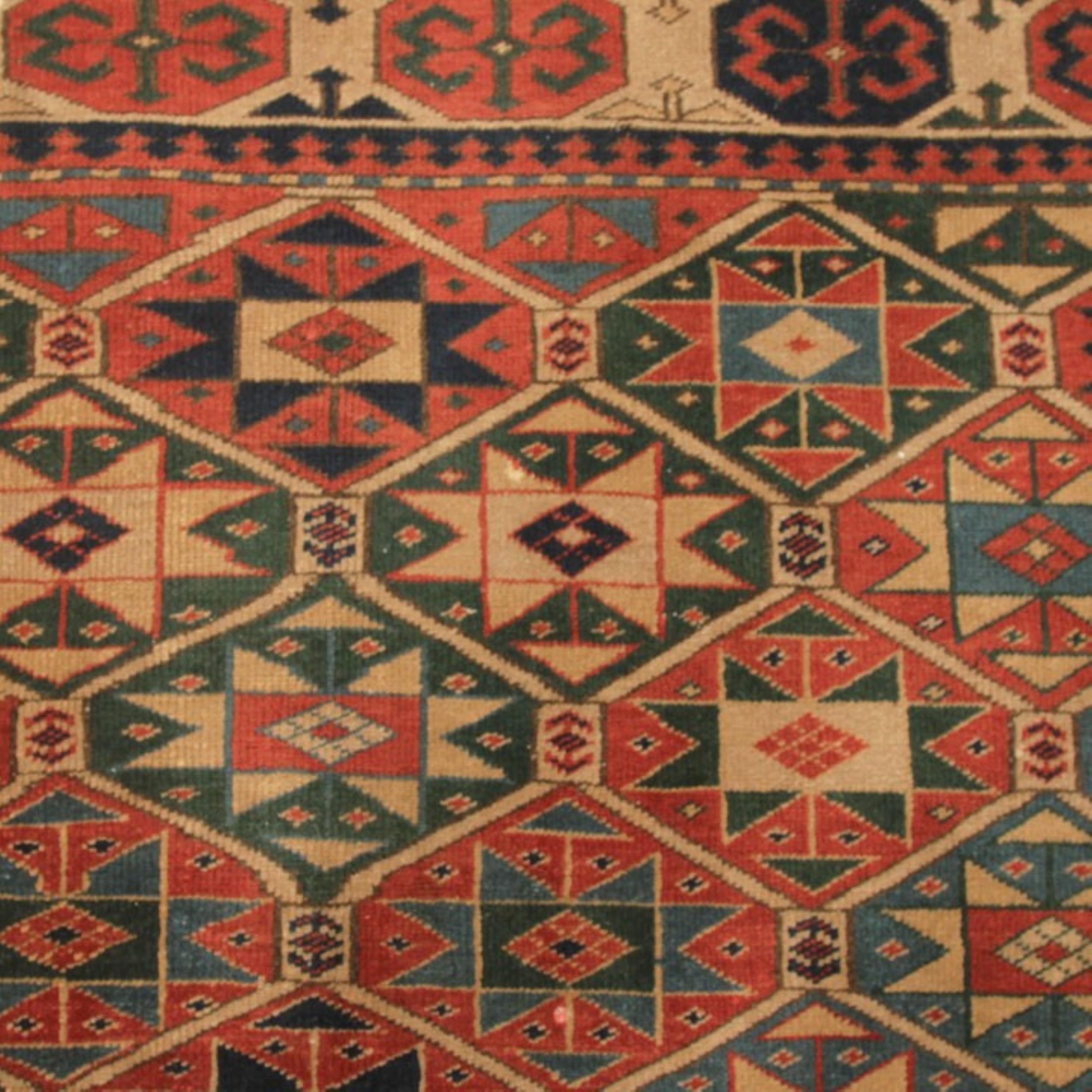 Antiker Kazak-Wollteppich in Geometrisch in Creme, Rot und Blau im Zustand „Gut“ im Angebot in Long Island City, NY