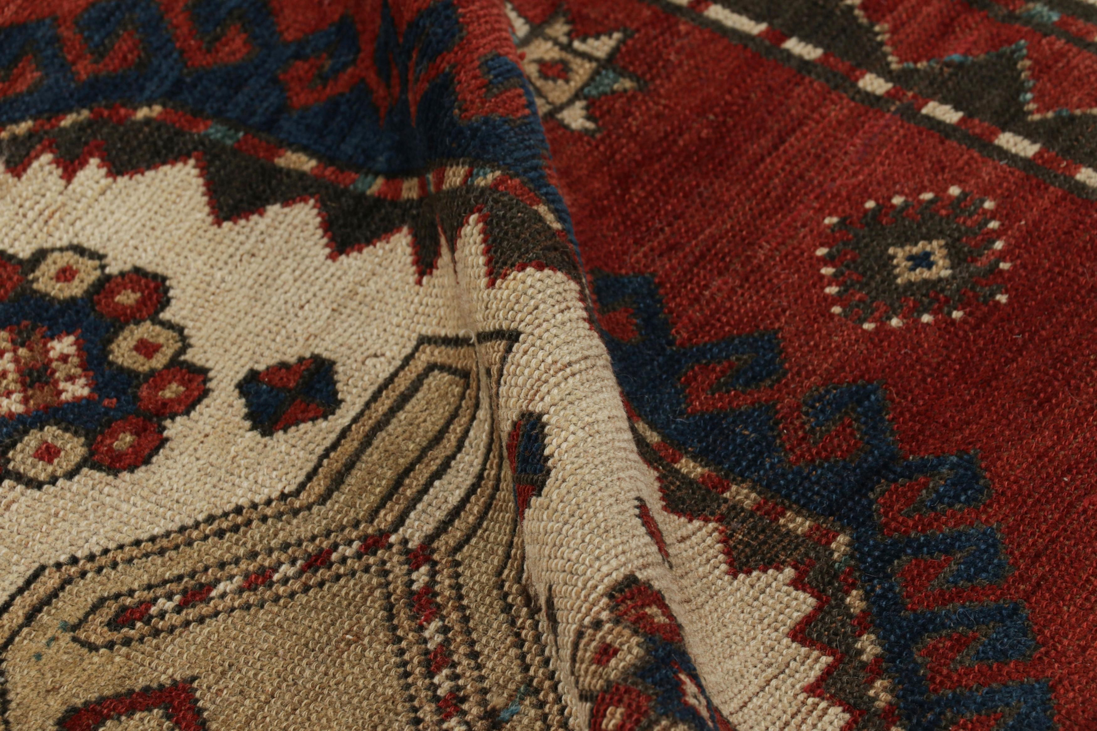 Antiker kasachischer Perserteppich, rot mit großen geometrischen Medaillons - Rug & Kilim (Frühes 20. Jahrhundert) im Angebot