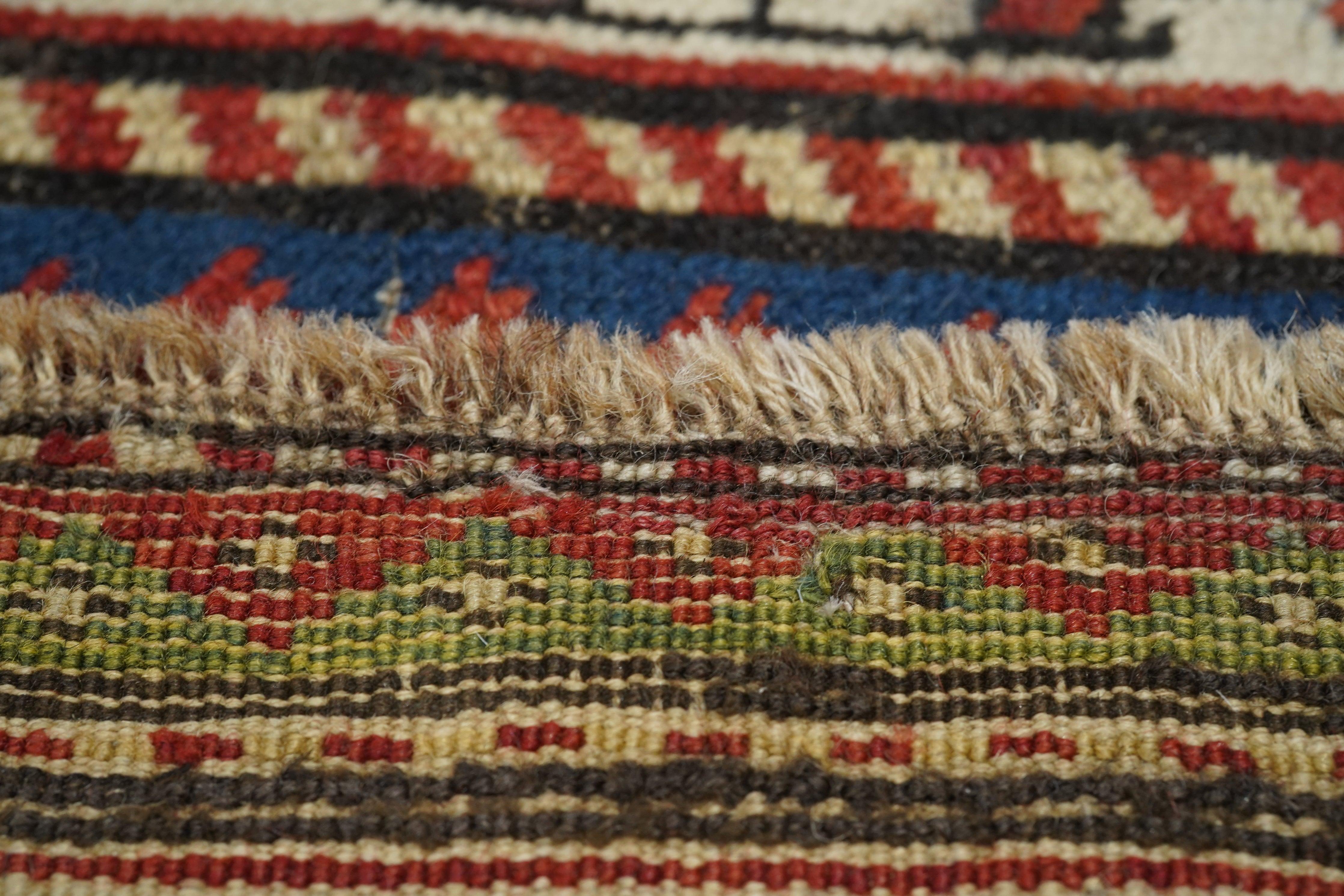 Tapis Kazak ancien 3'1'' x 3'9'' en vente 3