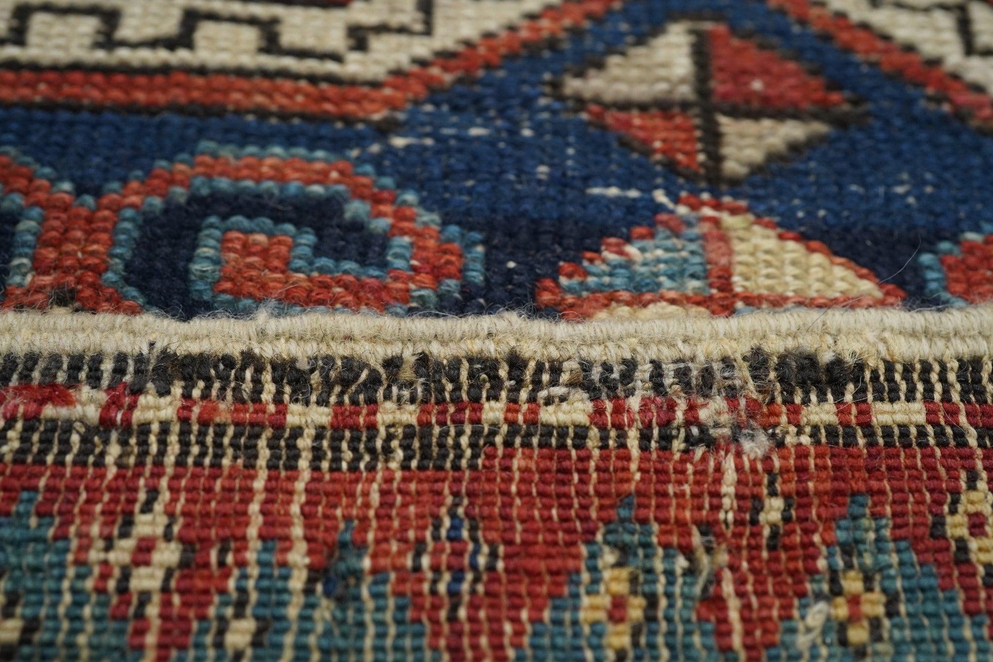 Tapis Kazak ancien 3'1'' x 3'9'' en vente 4