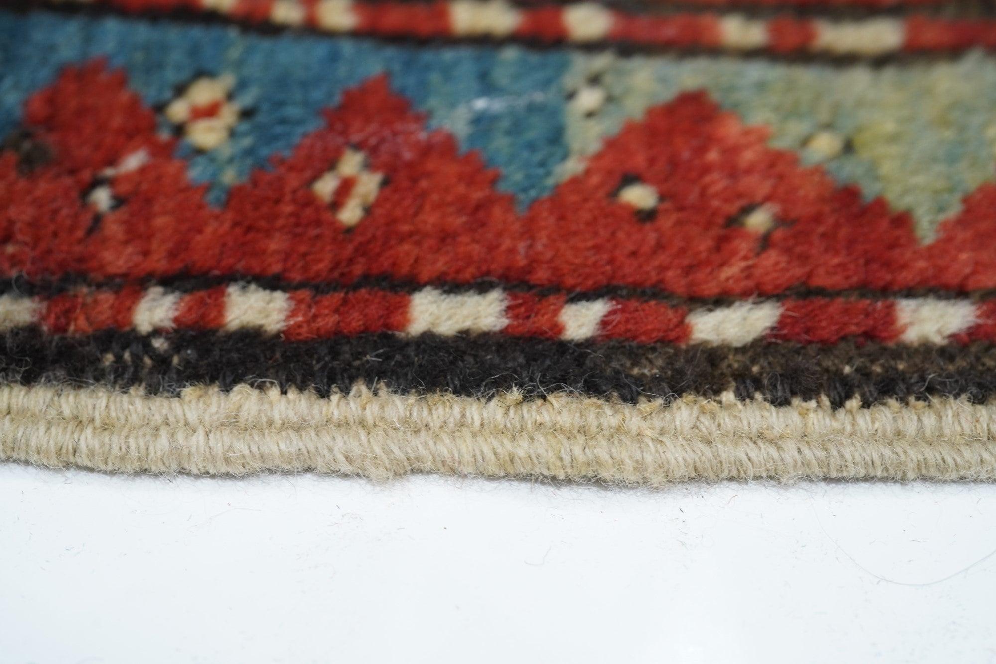 Noué à la main Tapis Kazak ancien 3'1'' x 3'9'' en vente