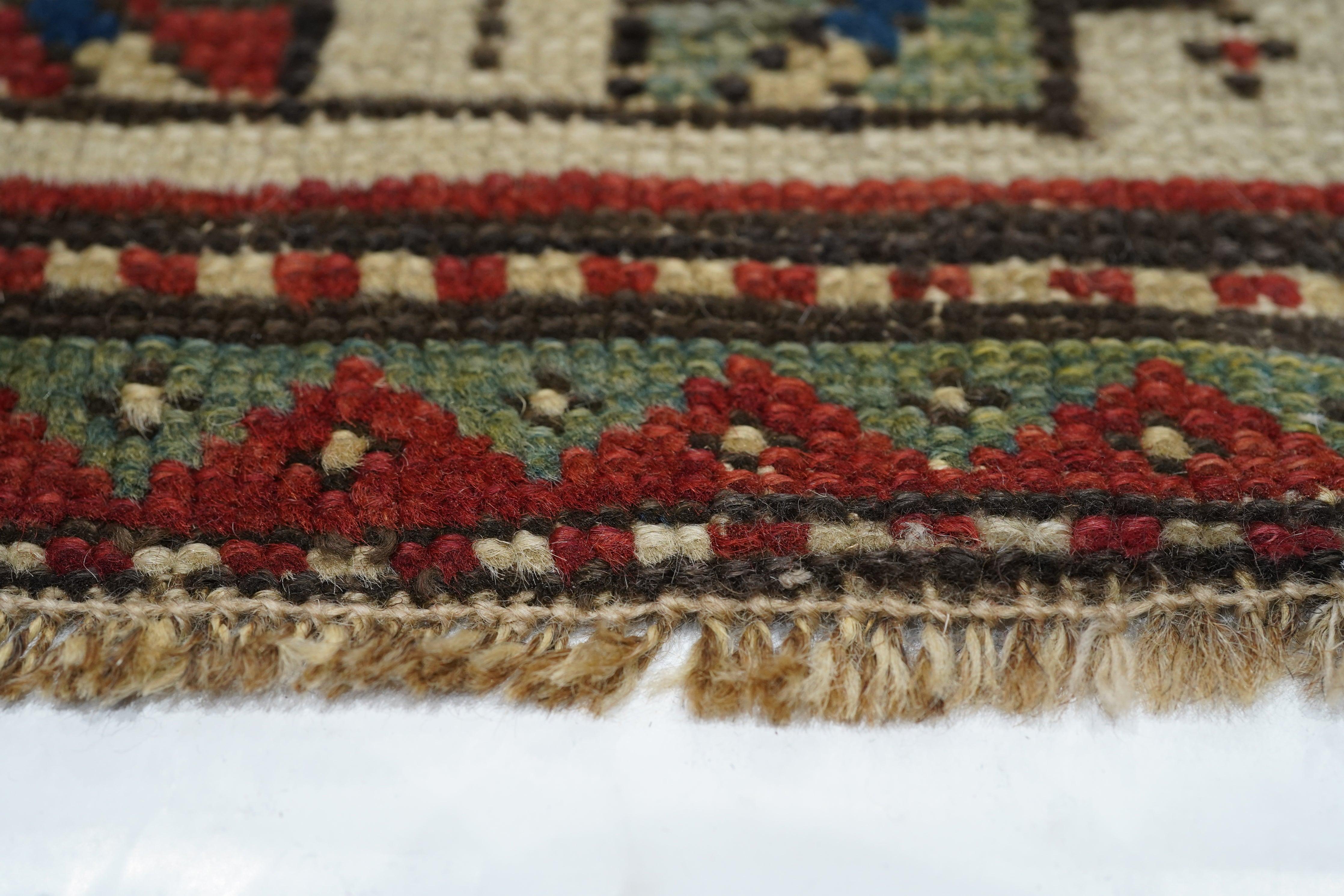XIXe siècle Tapis Kazak ancien 3'1'' x 3'9'' en vente
