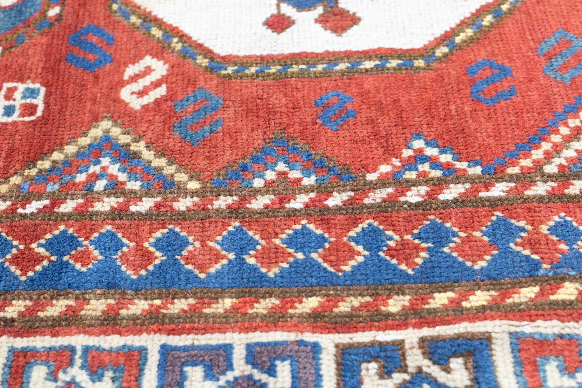 Tapis Kazak ancien 3'10'' x 7'7'' en vente 3