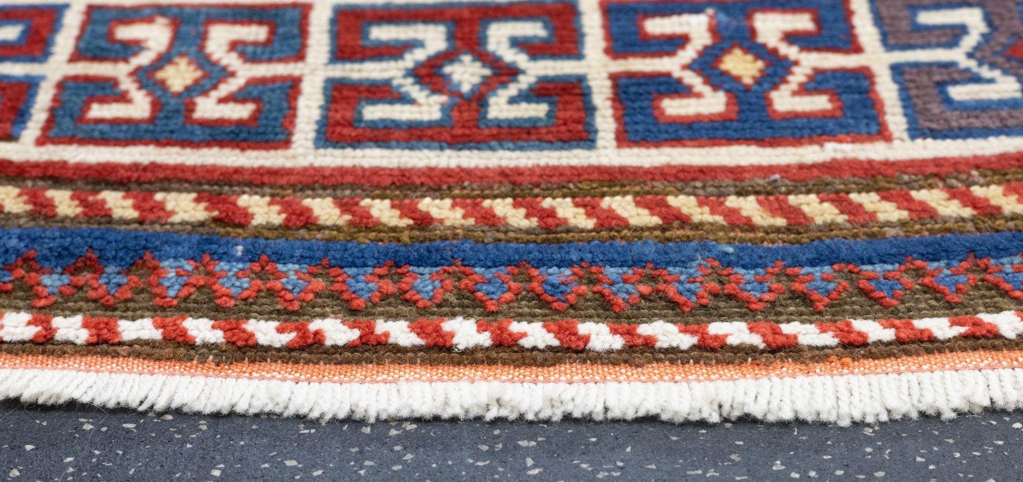 Noué à la main Tapis Kazak ancien 3'10'' x 7'7'' en vente