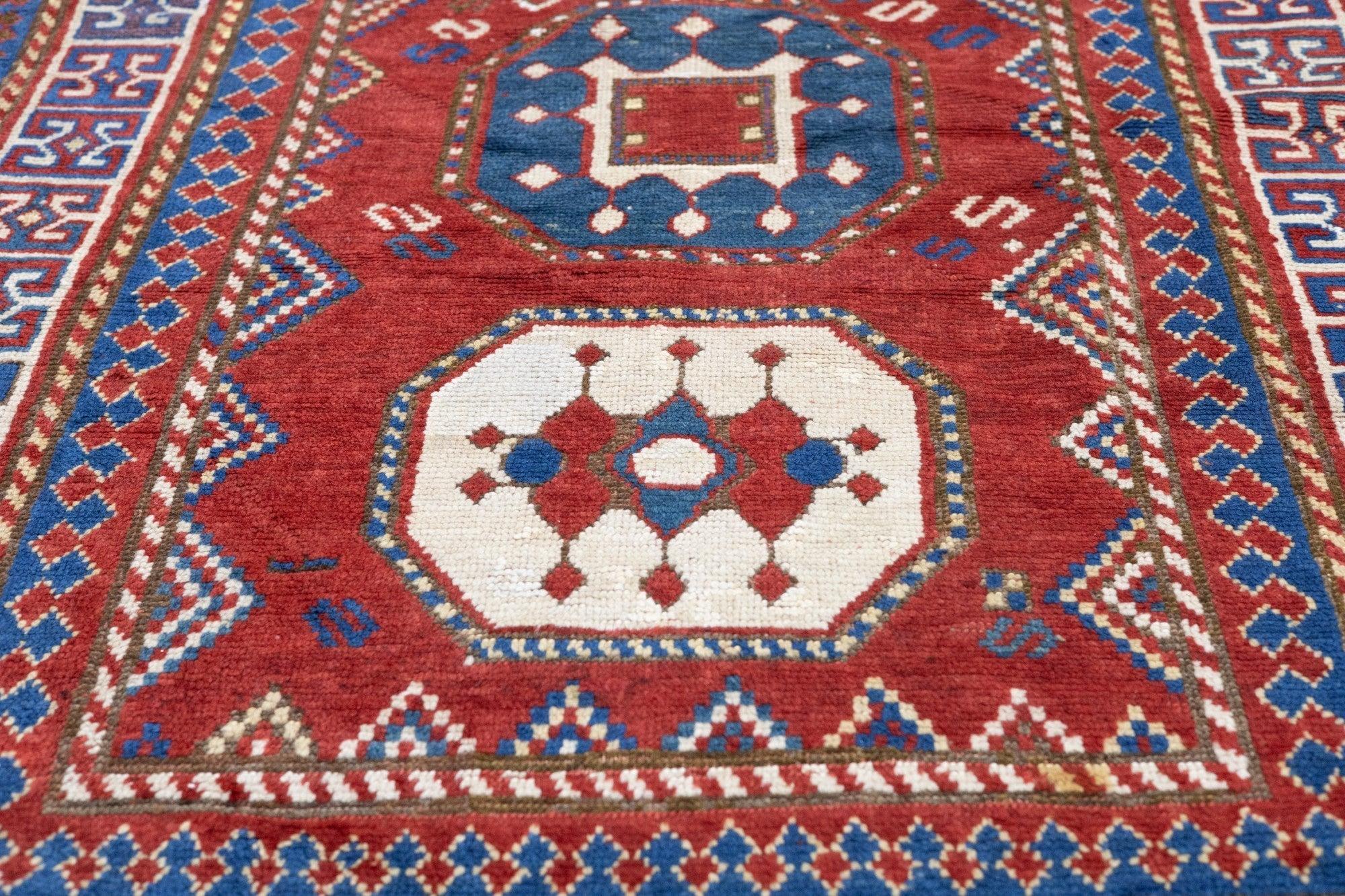 Laine Tapis Kazak ancien 3'10'' x 7'7'' en vente