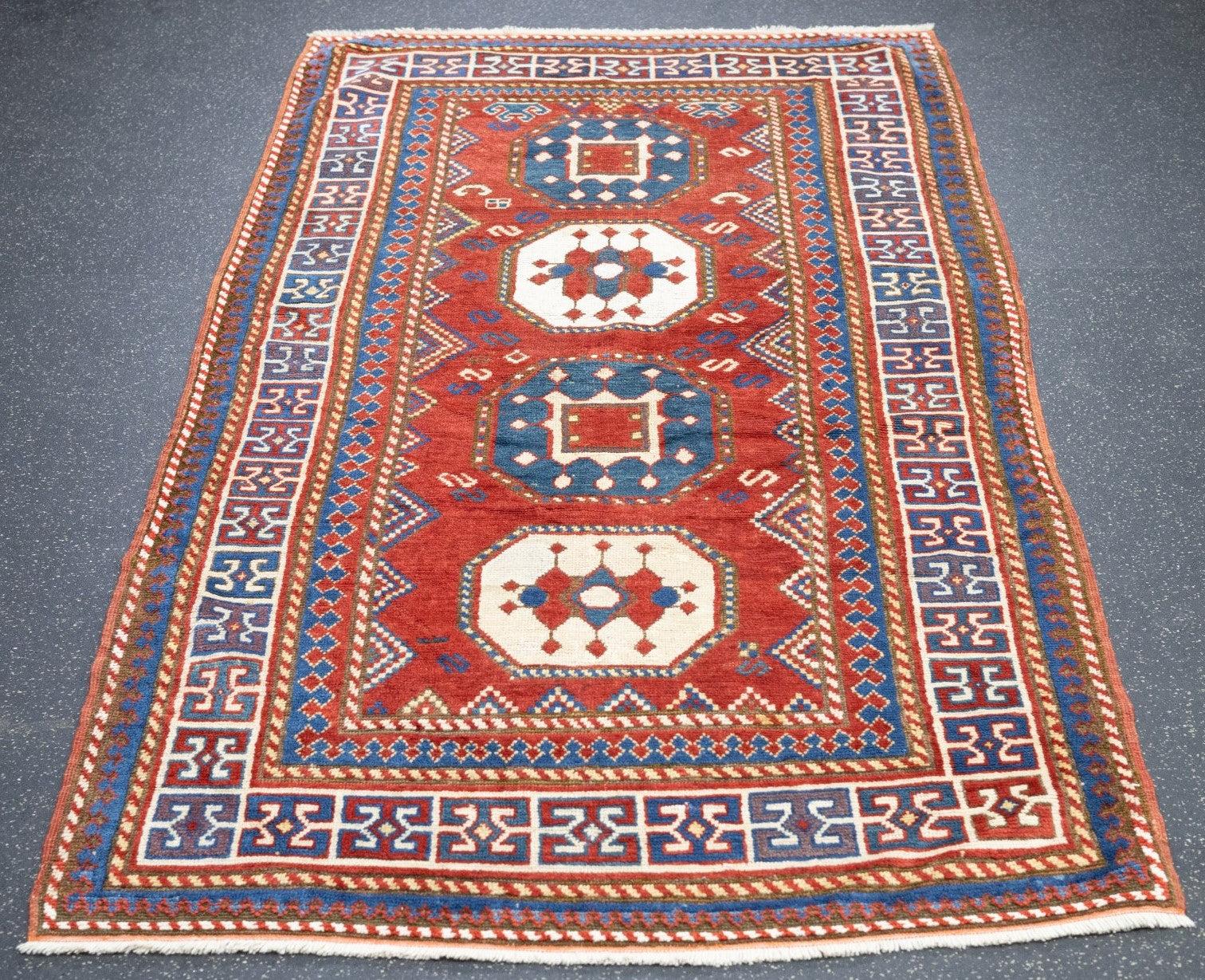 Tapis Kazak ancien 3'10'' x 7'7'' en vente 2