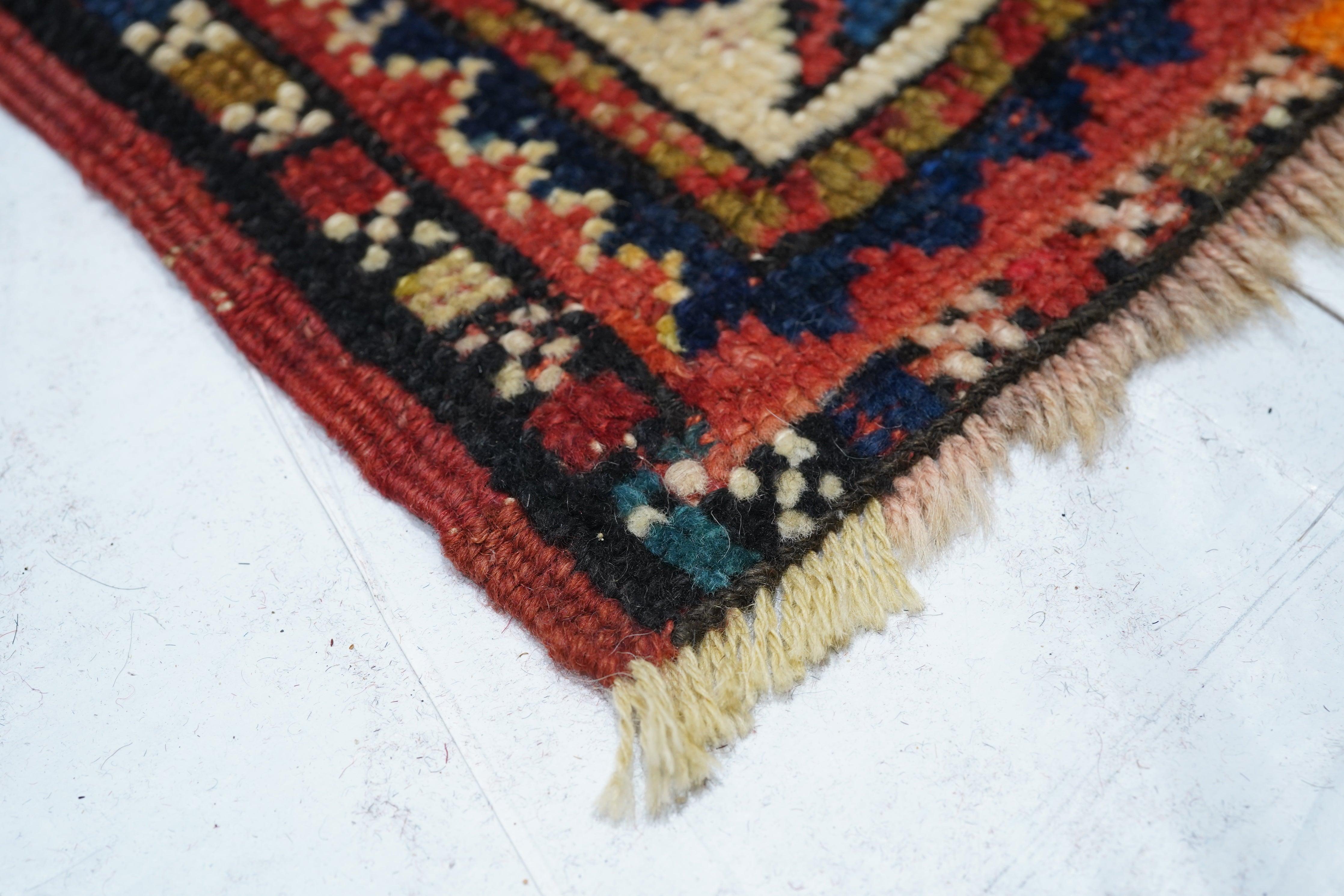 Noué à la main Tapis Kazak ancien 3'10'' x 9'5'' en vente