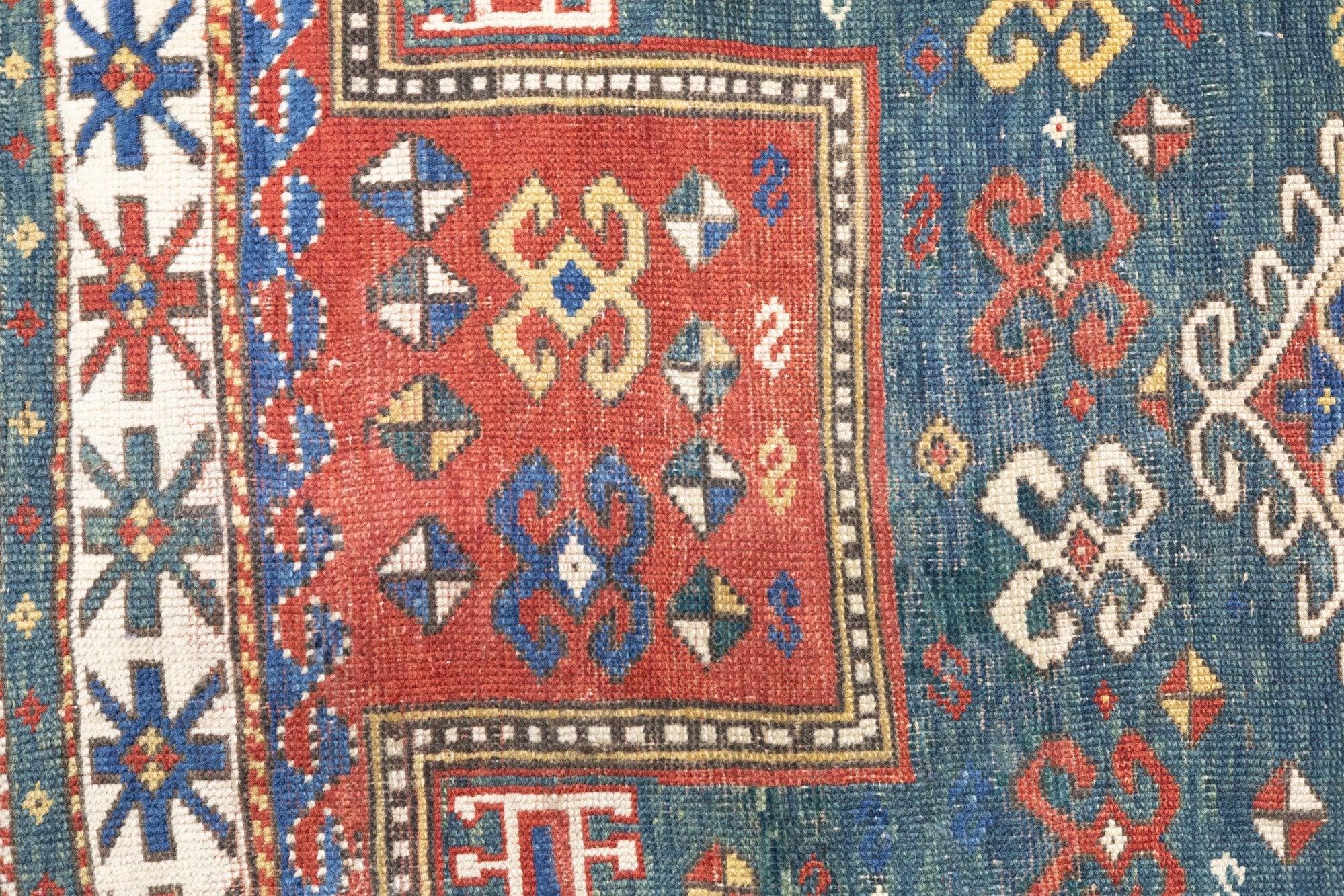 Tapis Kazak ancien 3'4'' x 5'2'' en vente 3