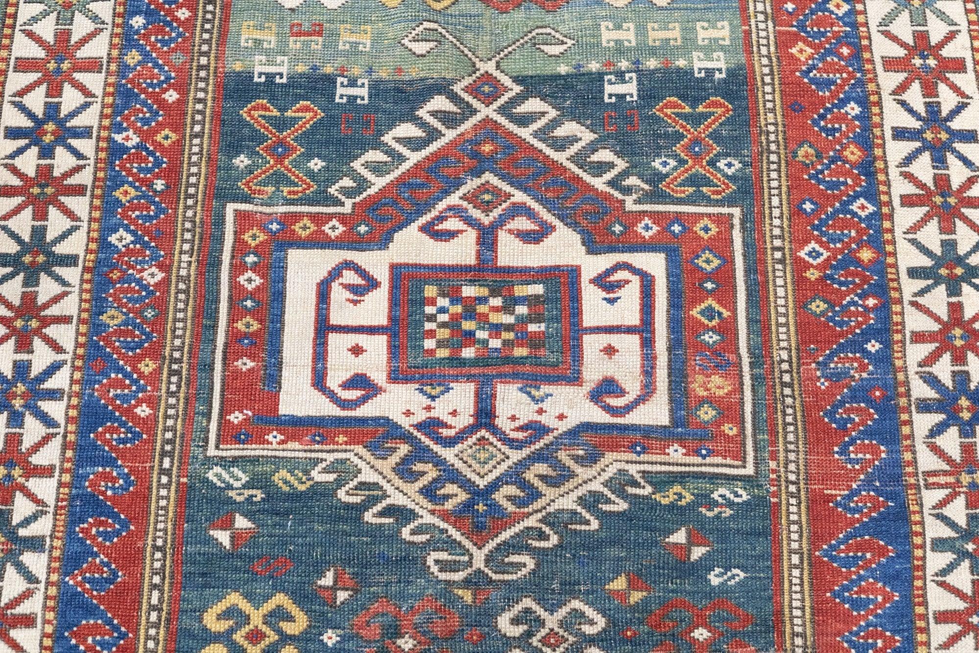 Tapis Kazak ancien 3'4'' x 5'2'' en vente 4