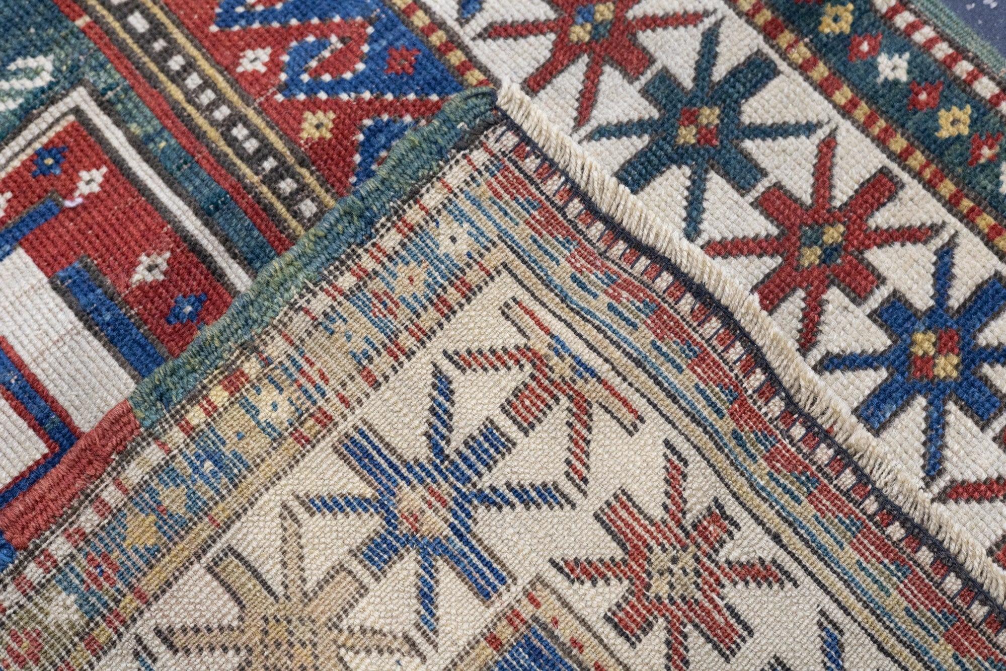 Tapis Kazak ancien 3'4'' x 5'2'' en vente 6