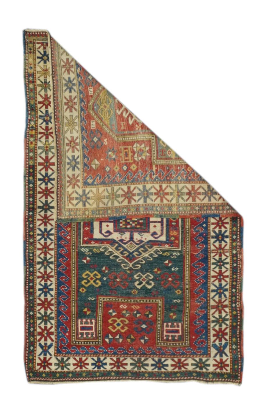 Tapis Kazak antique 3'4'' x 5'2''. Caucase du Sud-Ouest/Arménie. Motifs audacieux, fortement colorés, totalement géométriques, entièrement en laine, tissage grossier à moyen, poils moyens à longs, pièces de format dispersé, en médaillon, allover et
