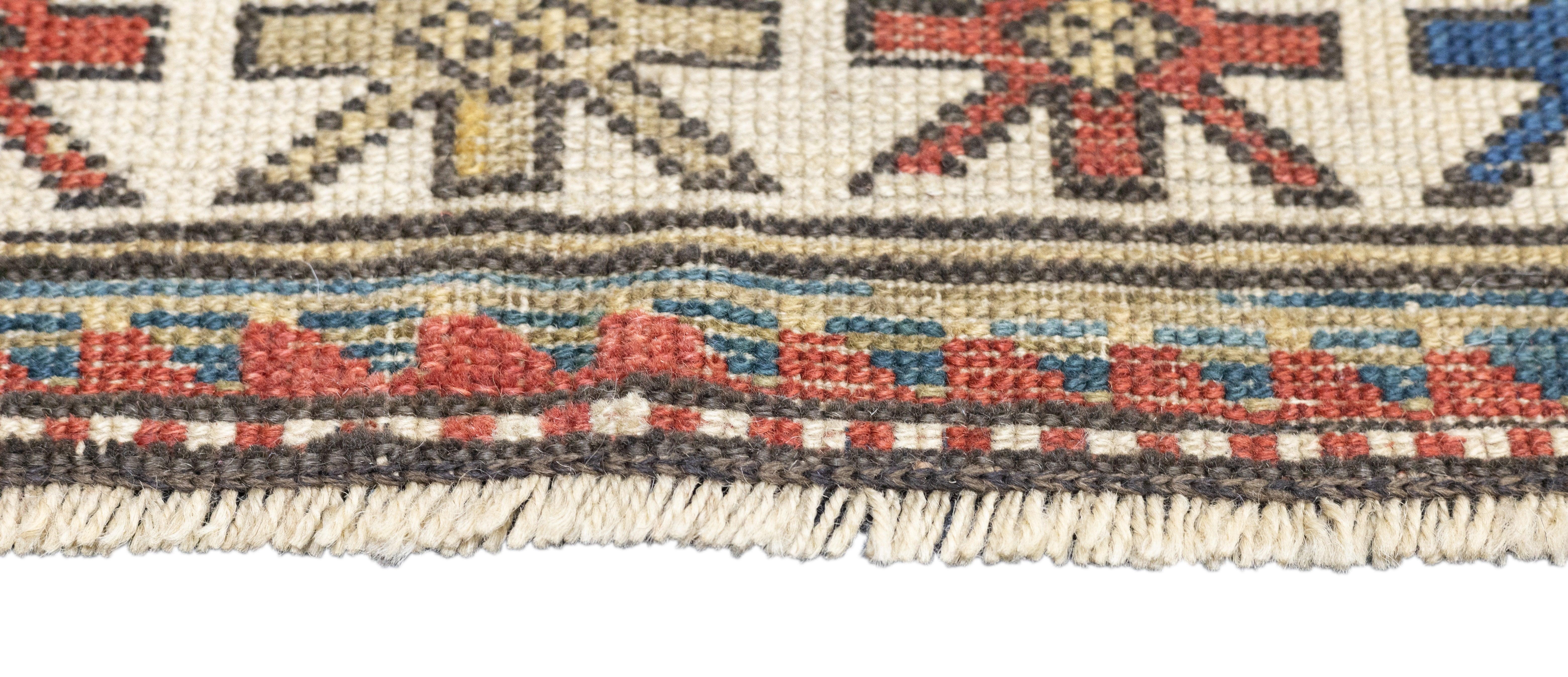 Tapis Kazak ancien 3'4'' x 5'2'' Bon état - En vente à New York, NY
