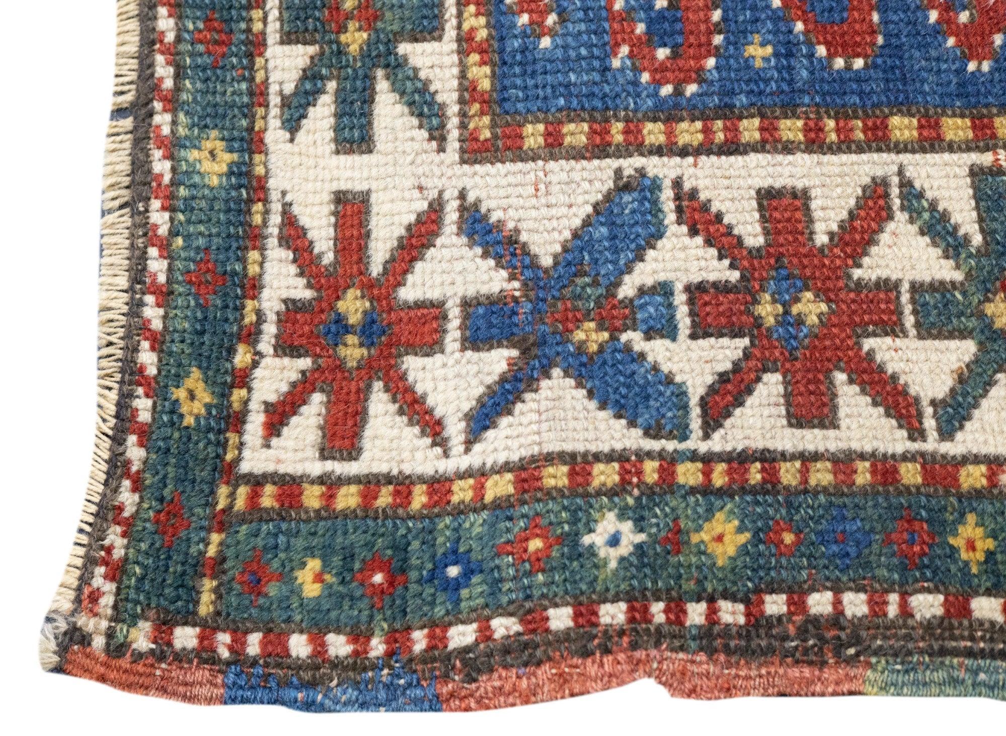 Tapis Kazak ancien 3'4'' x 5'2'' en vente 1