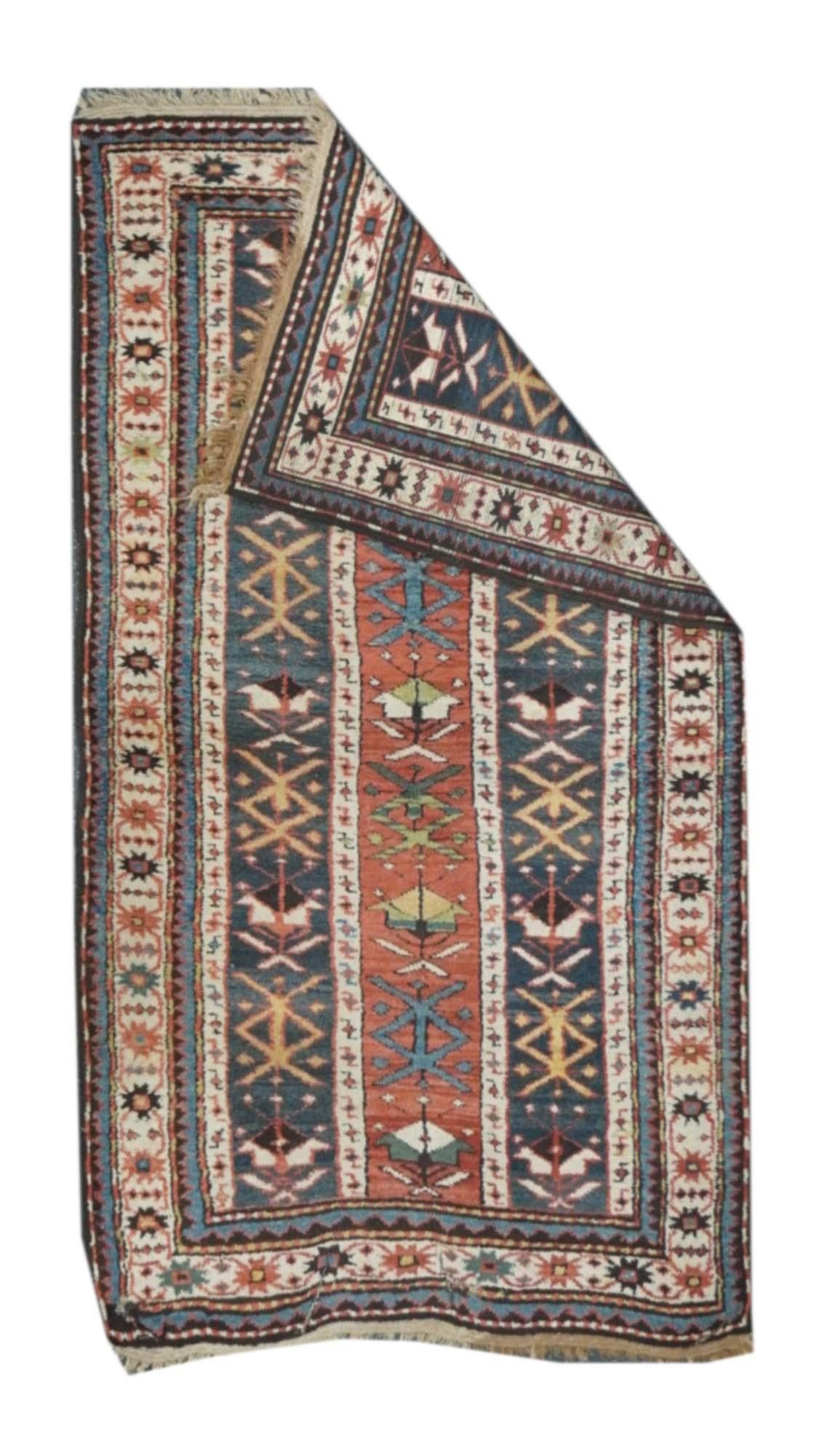 Antiker Kazak-Teppich 3'4'' x 6'2''. SW-Kaukasus/Armenien. Kräftig gemusterte, stark gefärbte, völlig geometrische, ganz aus Wolle bestehende, grob bis mäßig gewebte, mittel- bis langflorige Stücke im Streuformat, in Medaillon-, Allover- und