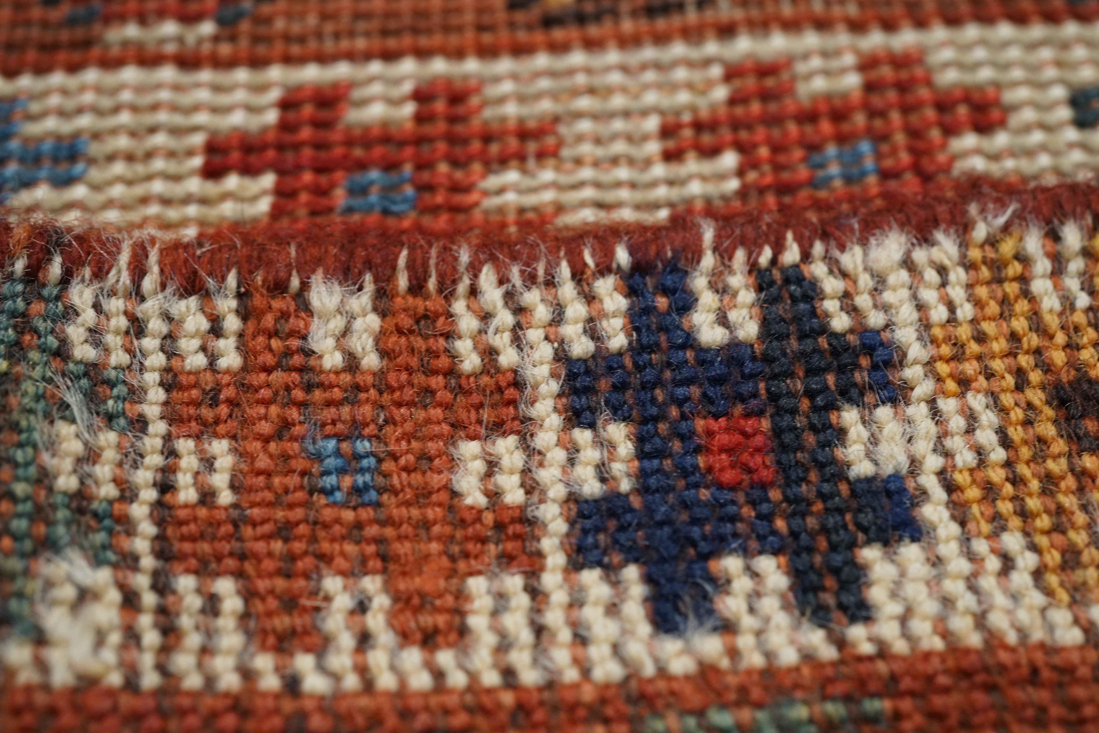 Antiker Kazak-Teppich 3'5'' x 4'0'' im Angebot 3