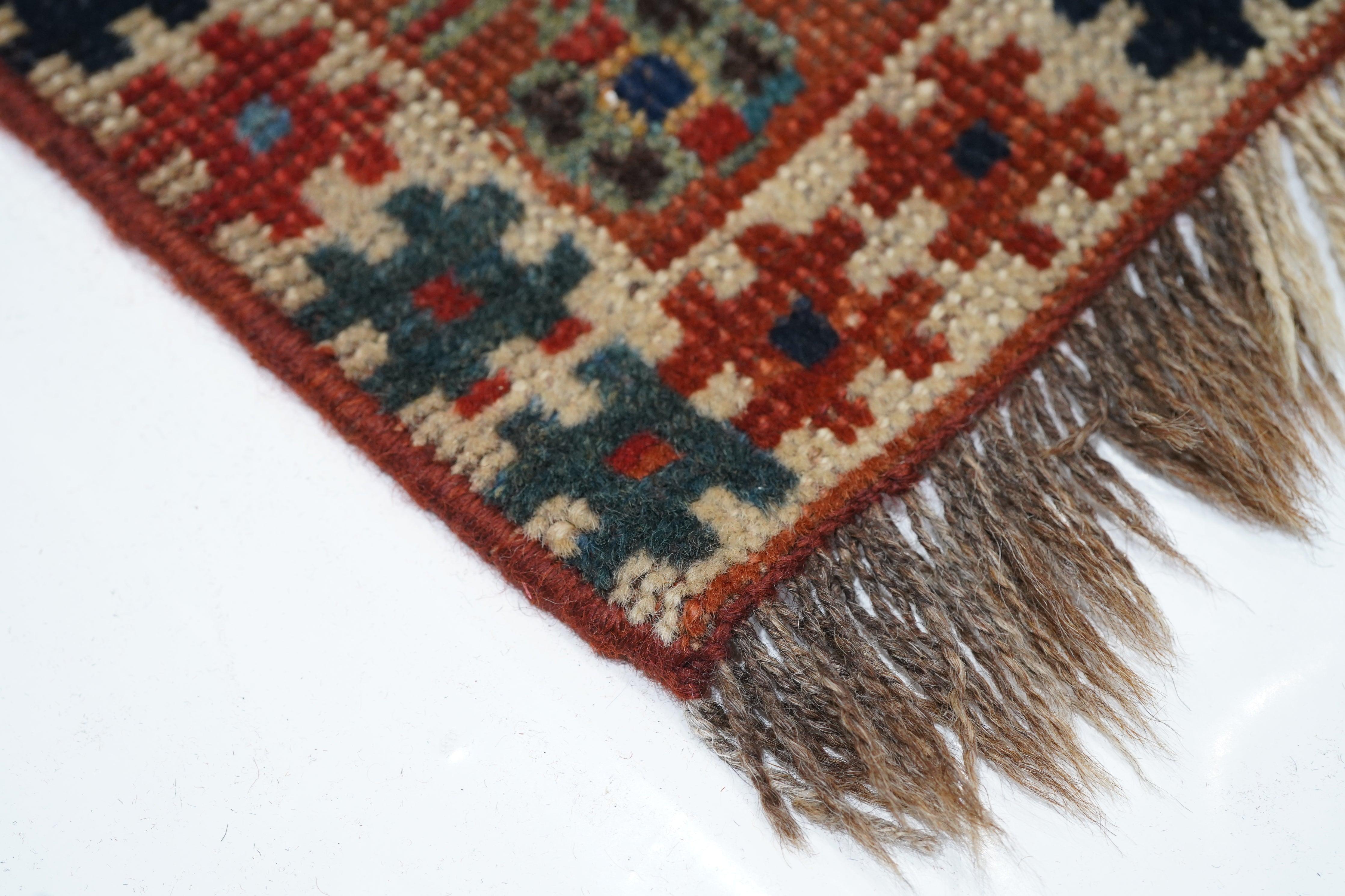 Antiker Kazak-Teppich 3'5'' x 4'0'' (Handgeknüpft) im Angebot