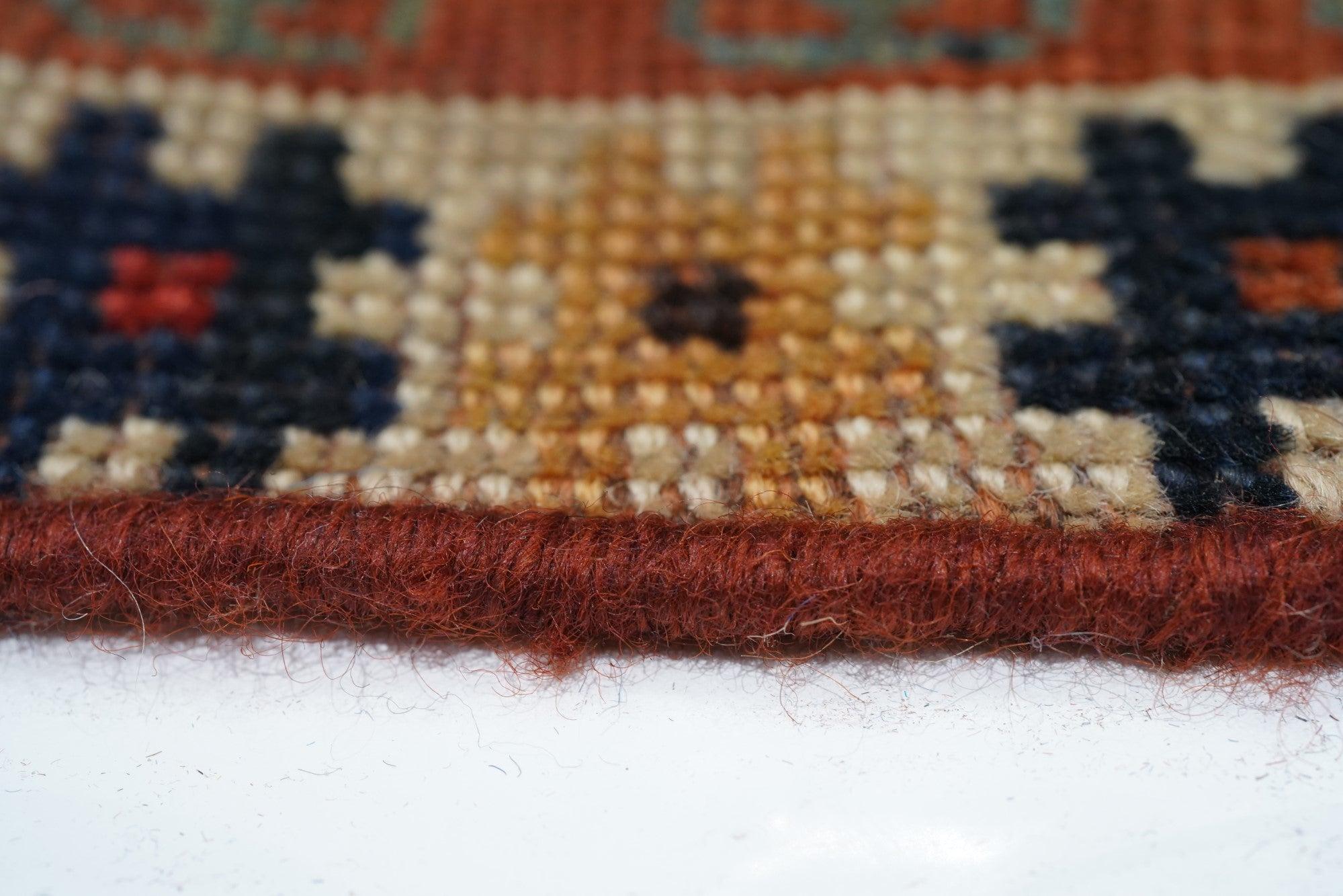 Antiker Kazak-Teppich 3'5'' x 4'0'' im Zustand „Gut“ im Angebot in New York, NY