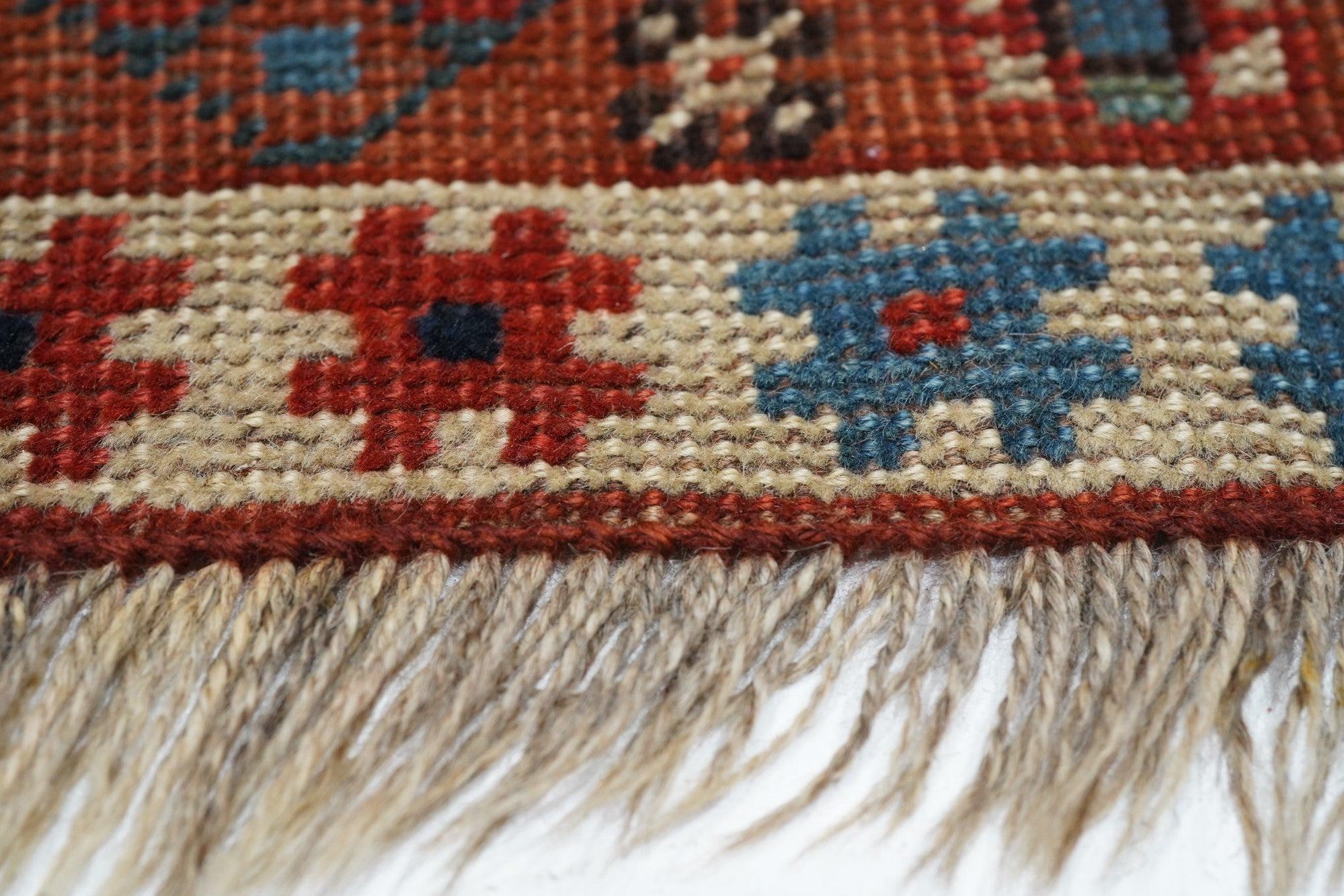 Antiker Kazak-Teppich 3'5'' x 4'0'' (20. Jahrhundert) im Angebot
