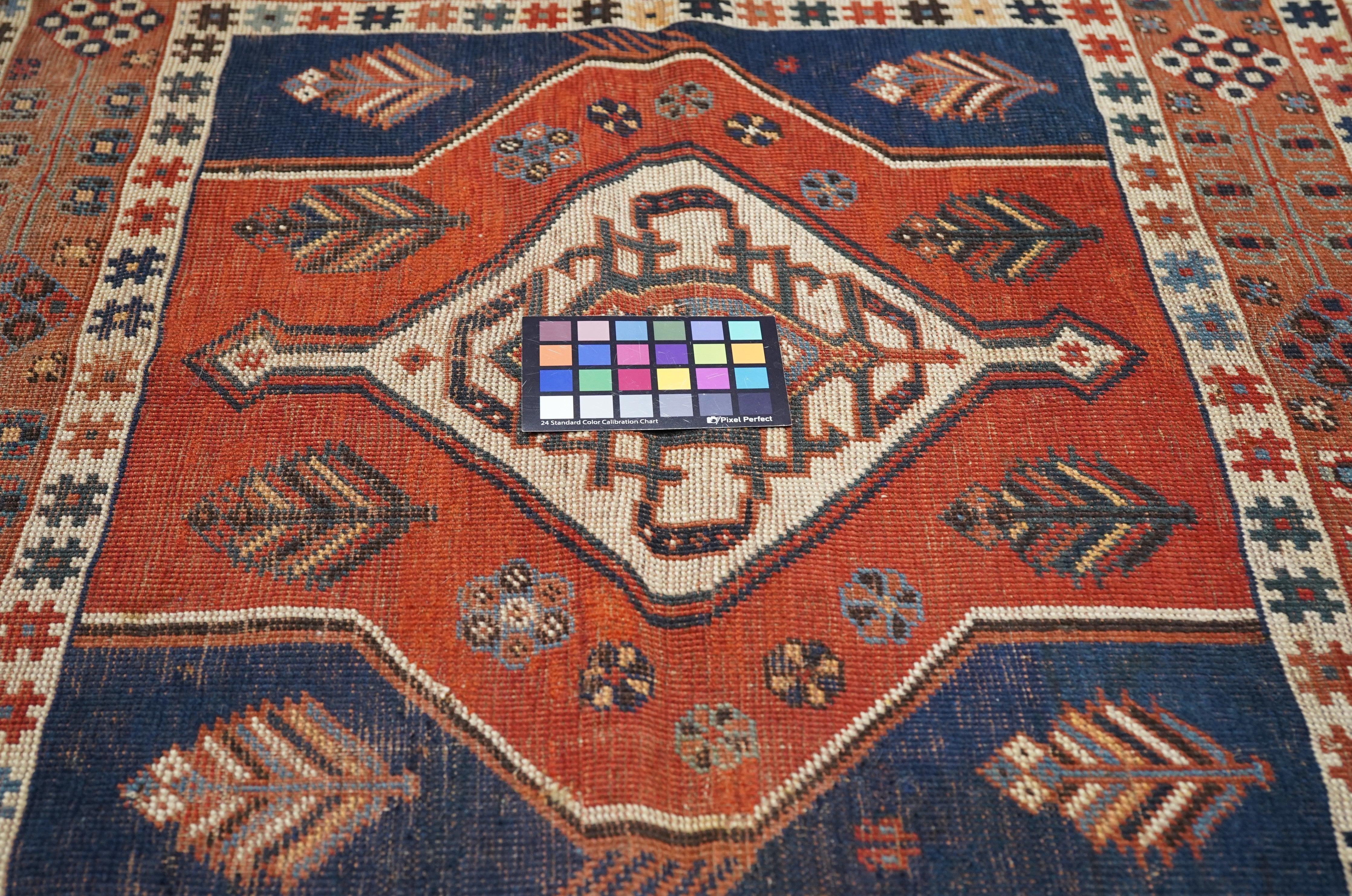 Antiker Kazak-Teppich 3'5'' x 4'0'' im Angebot 2