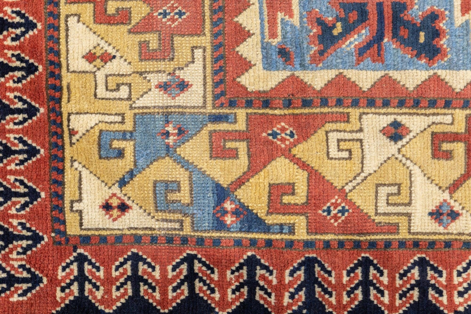 Tapis Kazak ancien 3'5'' x 5'2'' en vente 2