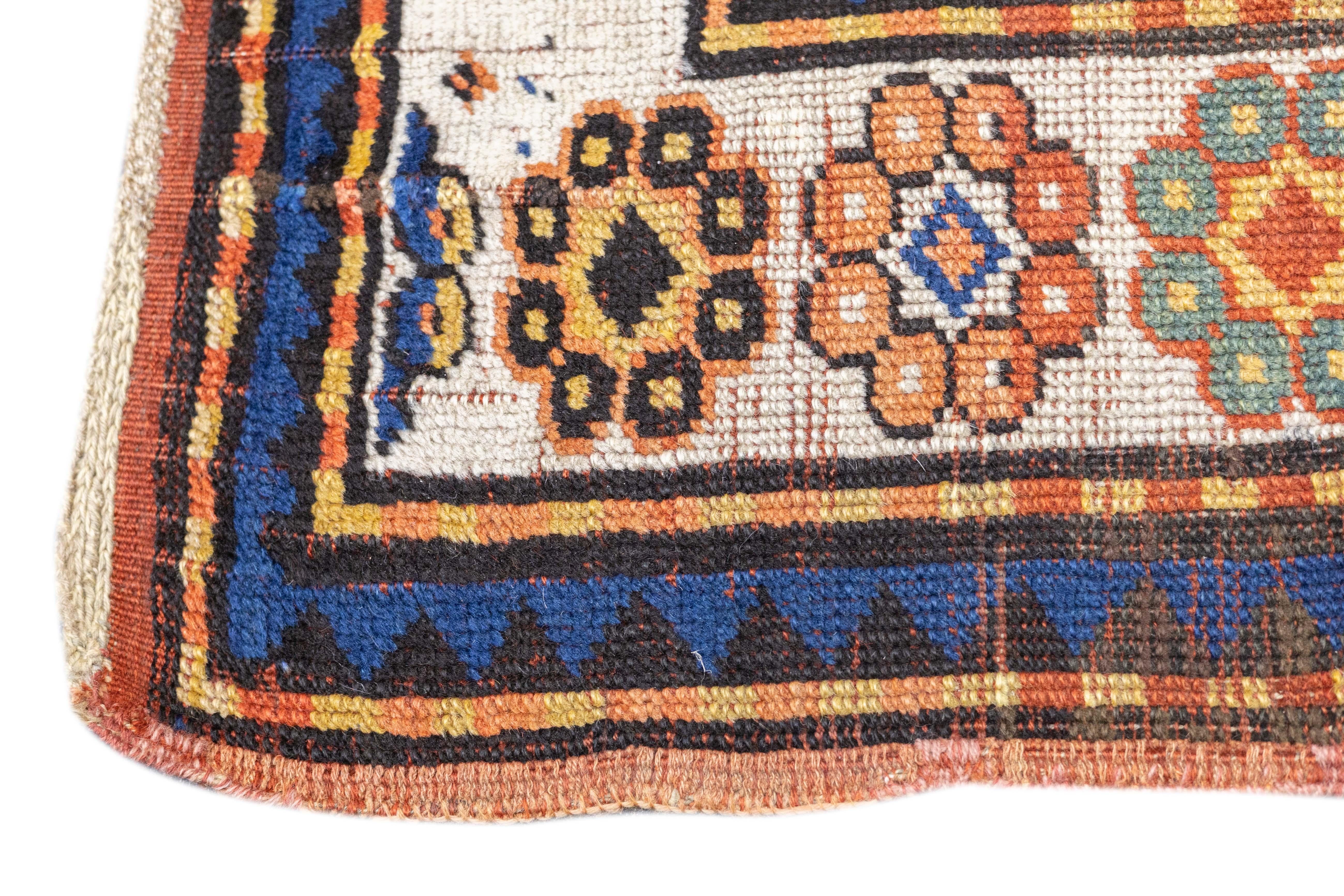 XIXe siècle Tapis Kazak ancien de 3'5'' x 6'3'' en vente