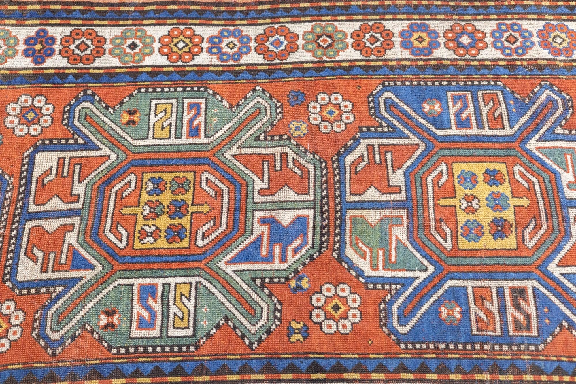 Tapis Kazak ancien de 3'5'' x 6'3'' en vente 1